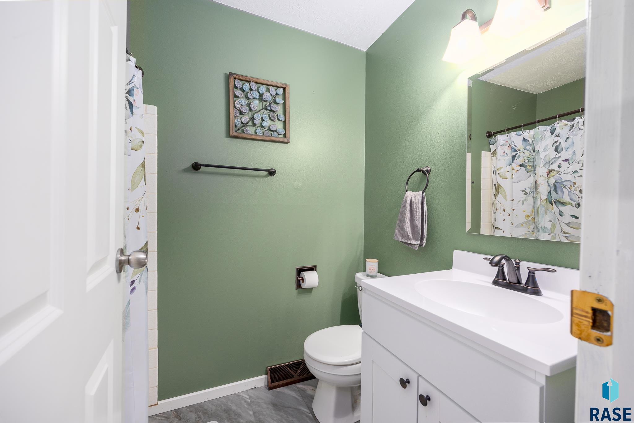 1704 Sylvan Cir