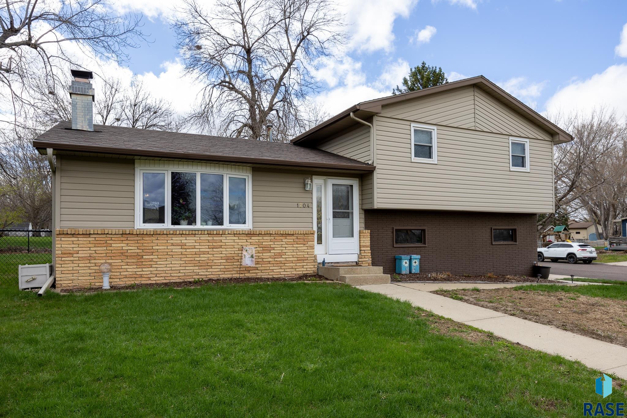 1704 Sylvan Cir