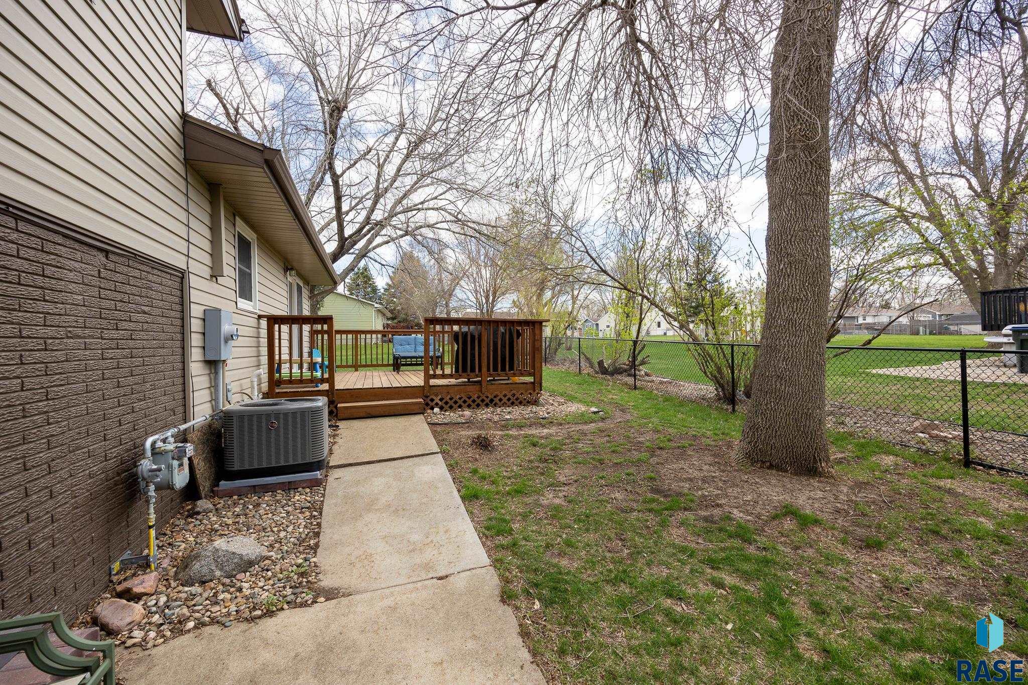 1704 Sylvan Cir