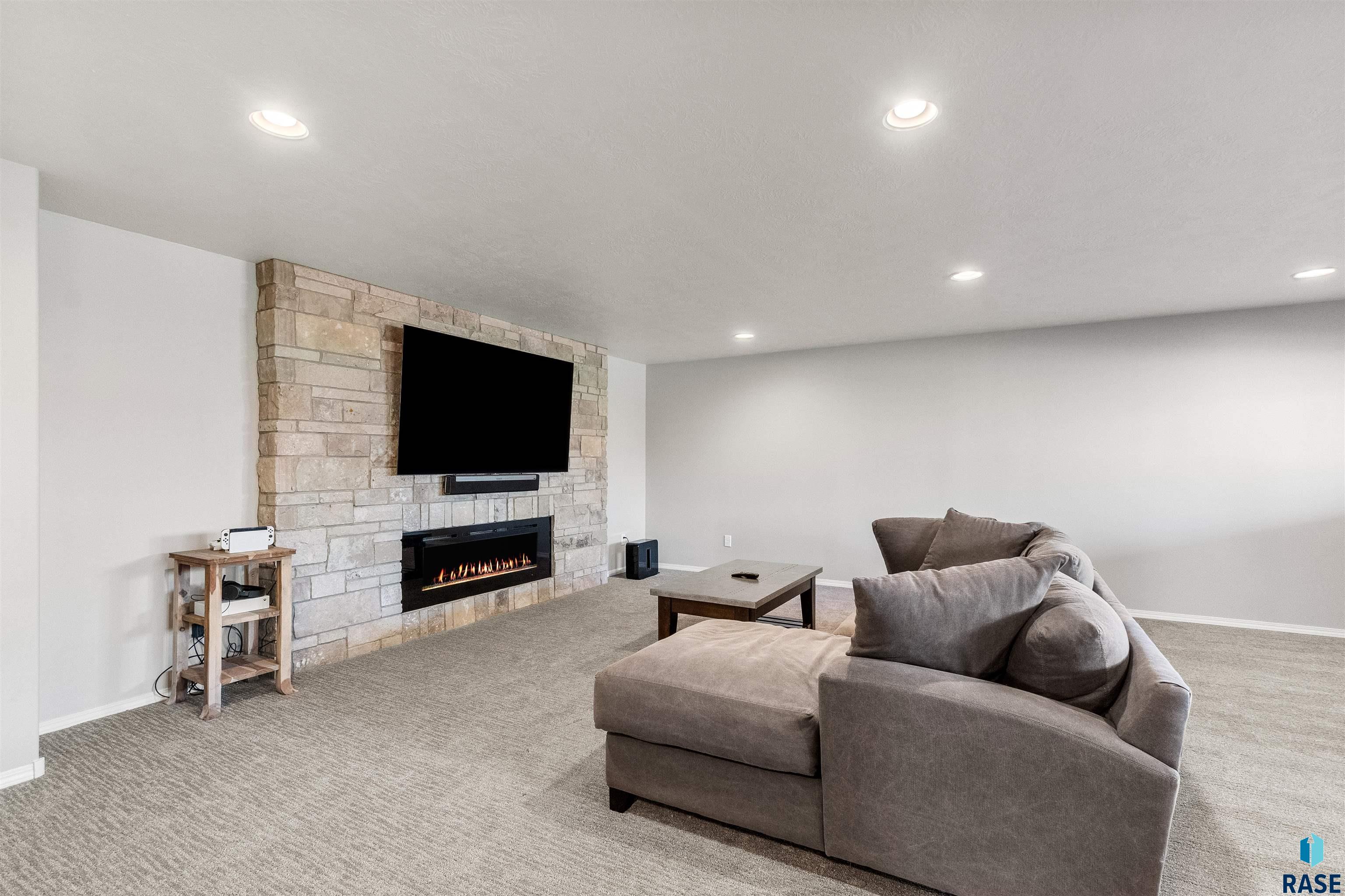 3421 S Moonflower Ave