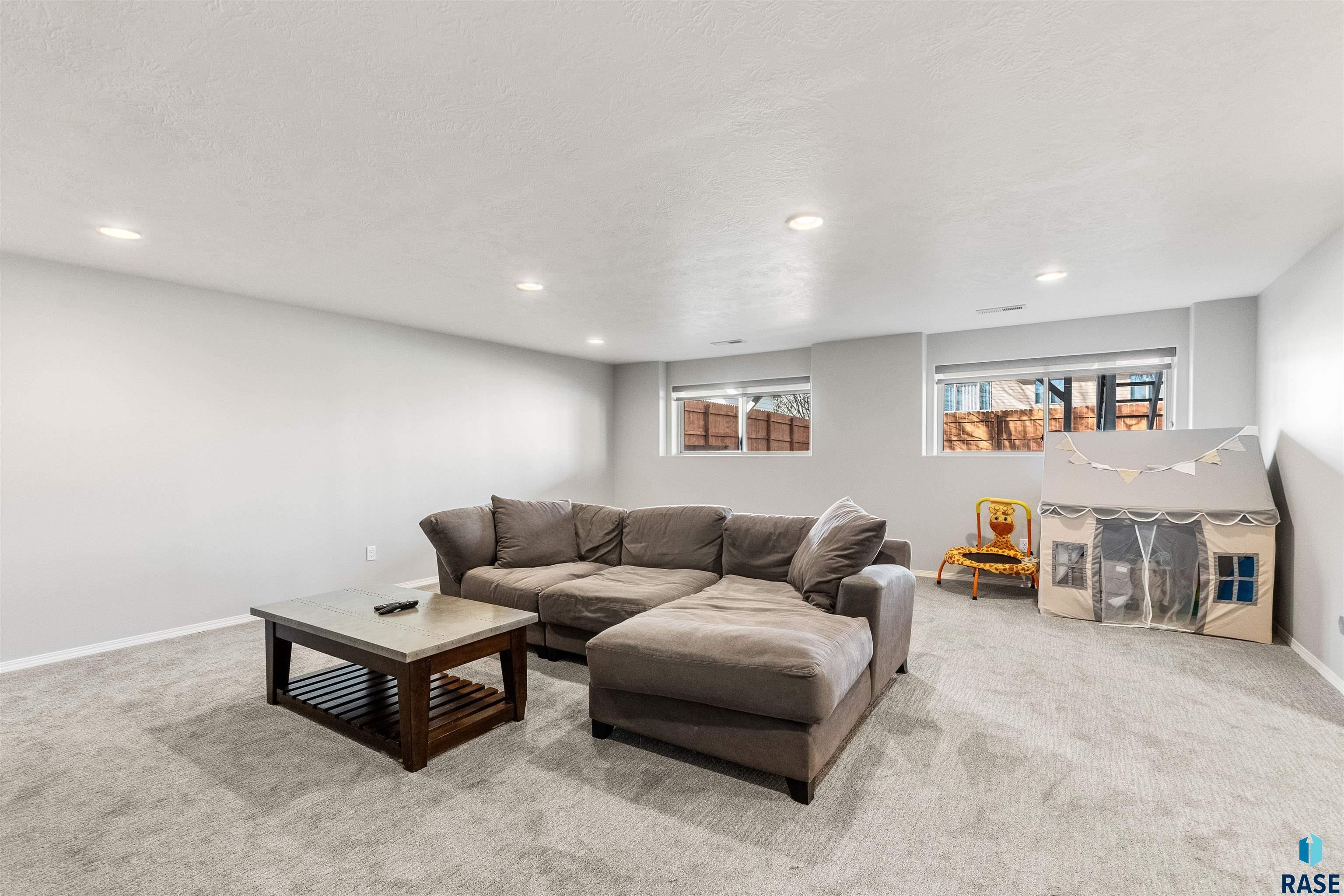 3421 S Moonflower Ave