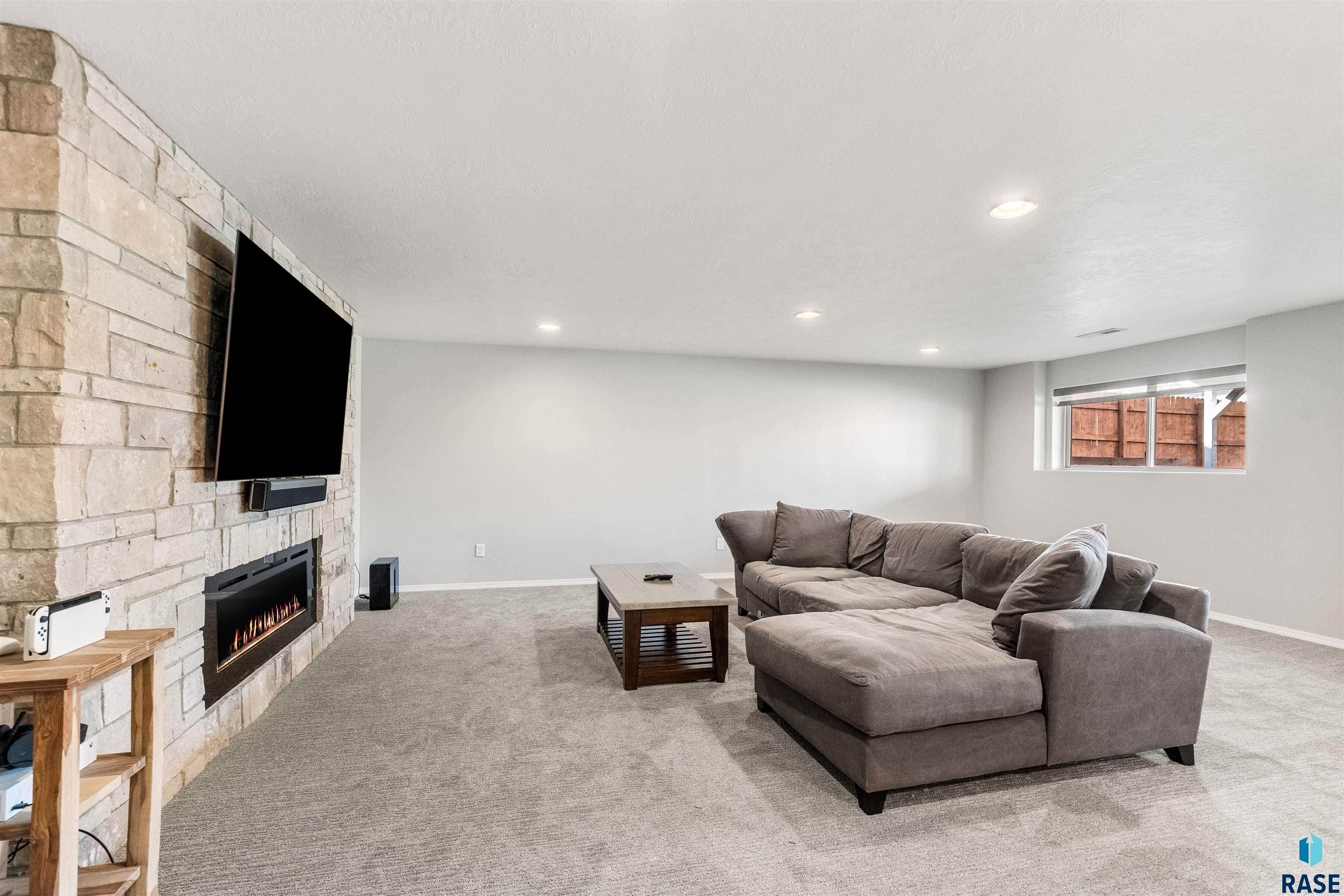 3421 S Moonflower Ave