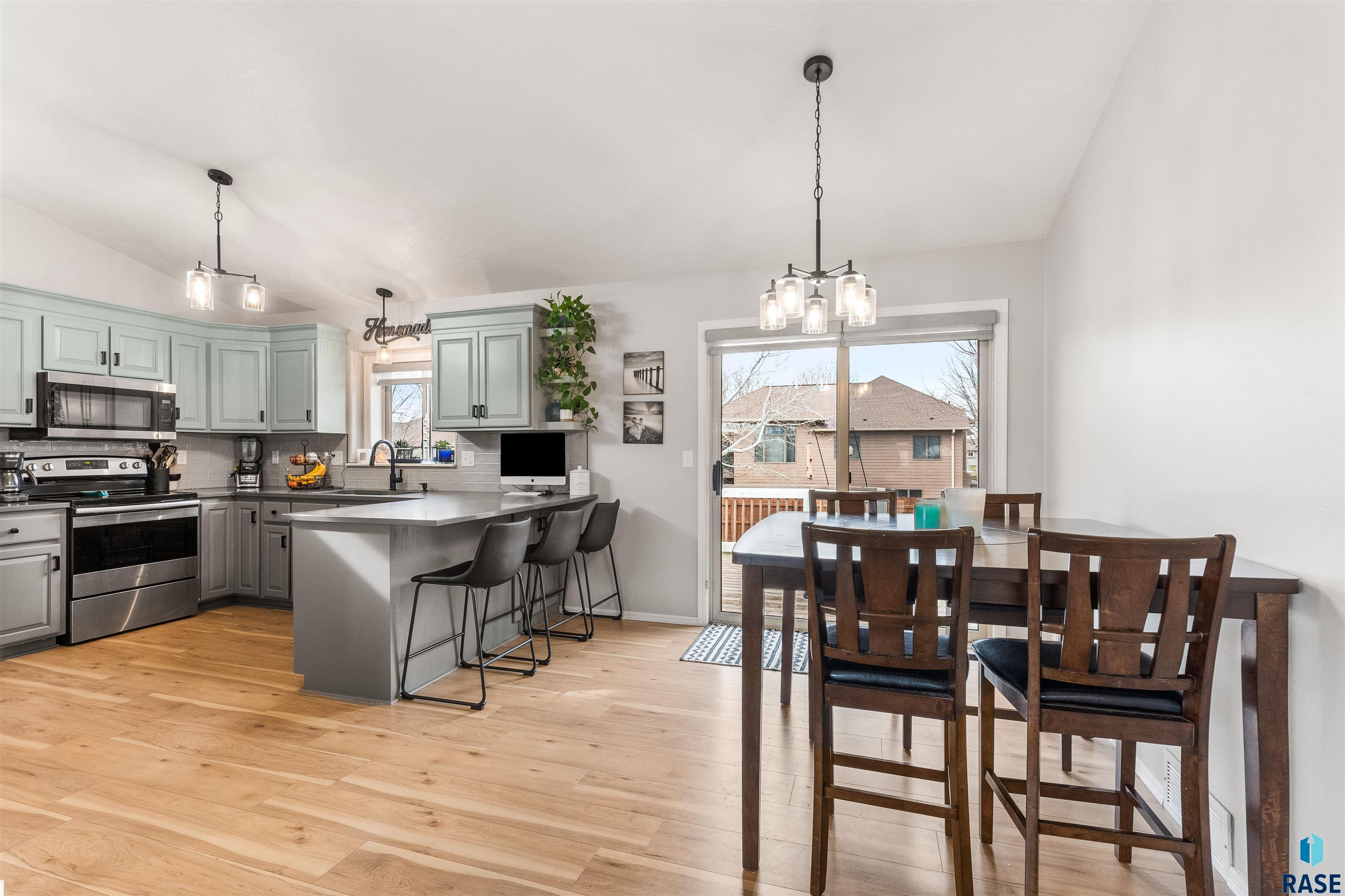 3421 S Moonflower Ave