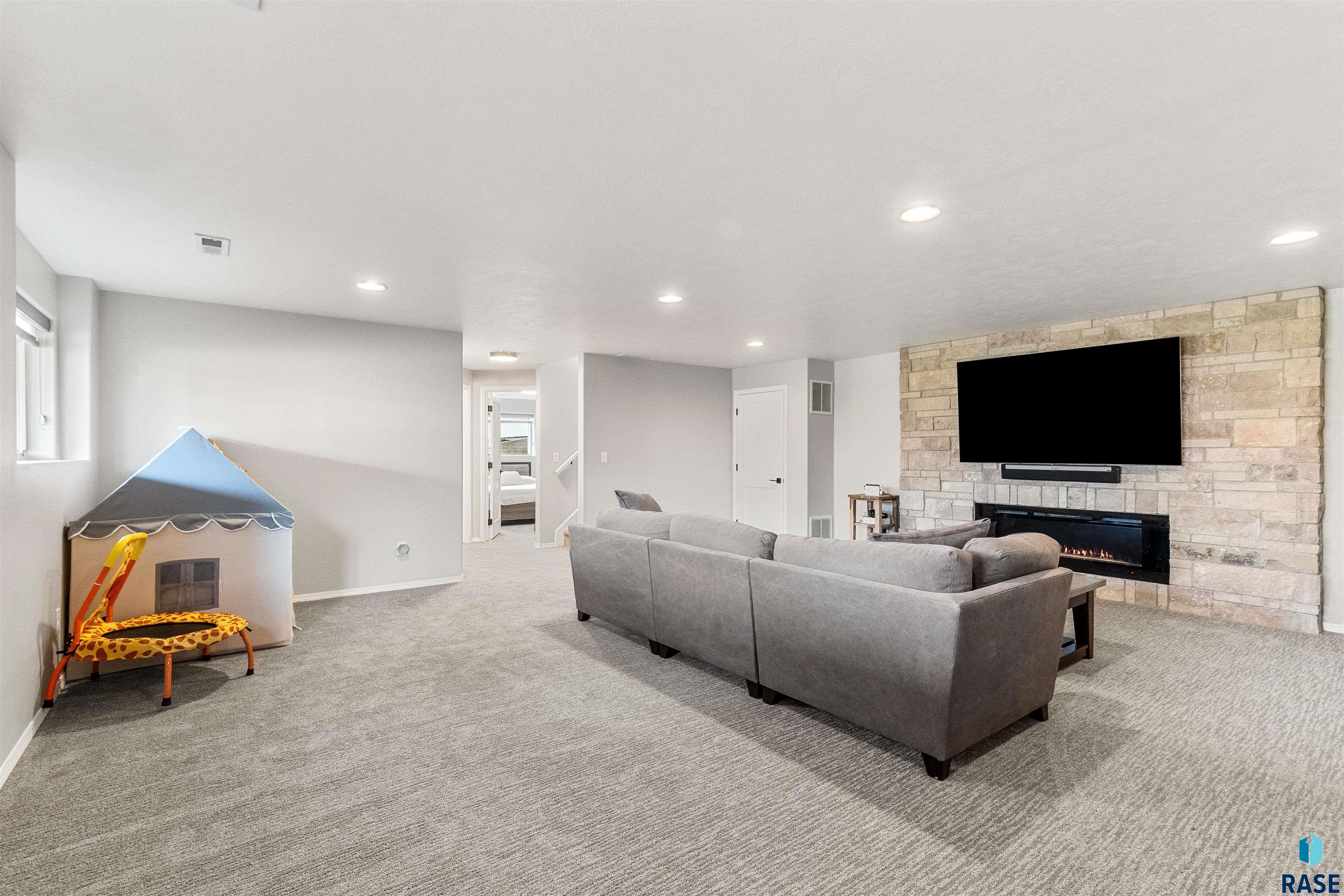 3421 S Moonflower Ave