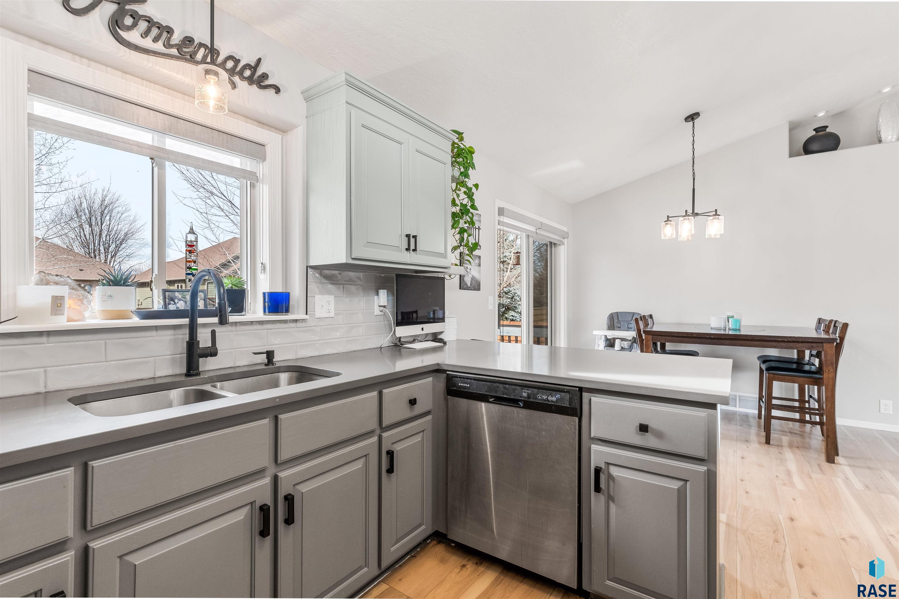 3421 S Moonflower Ave