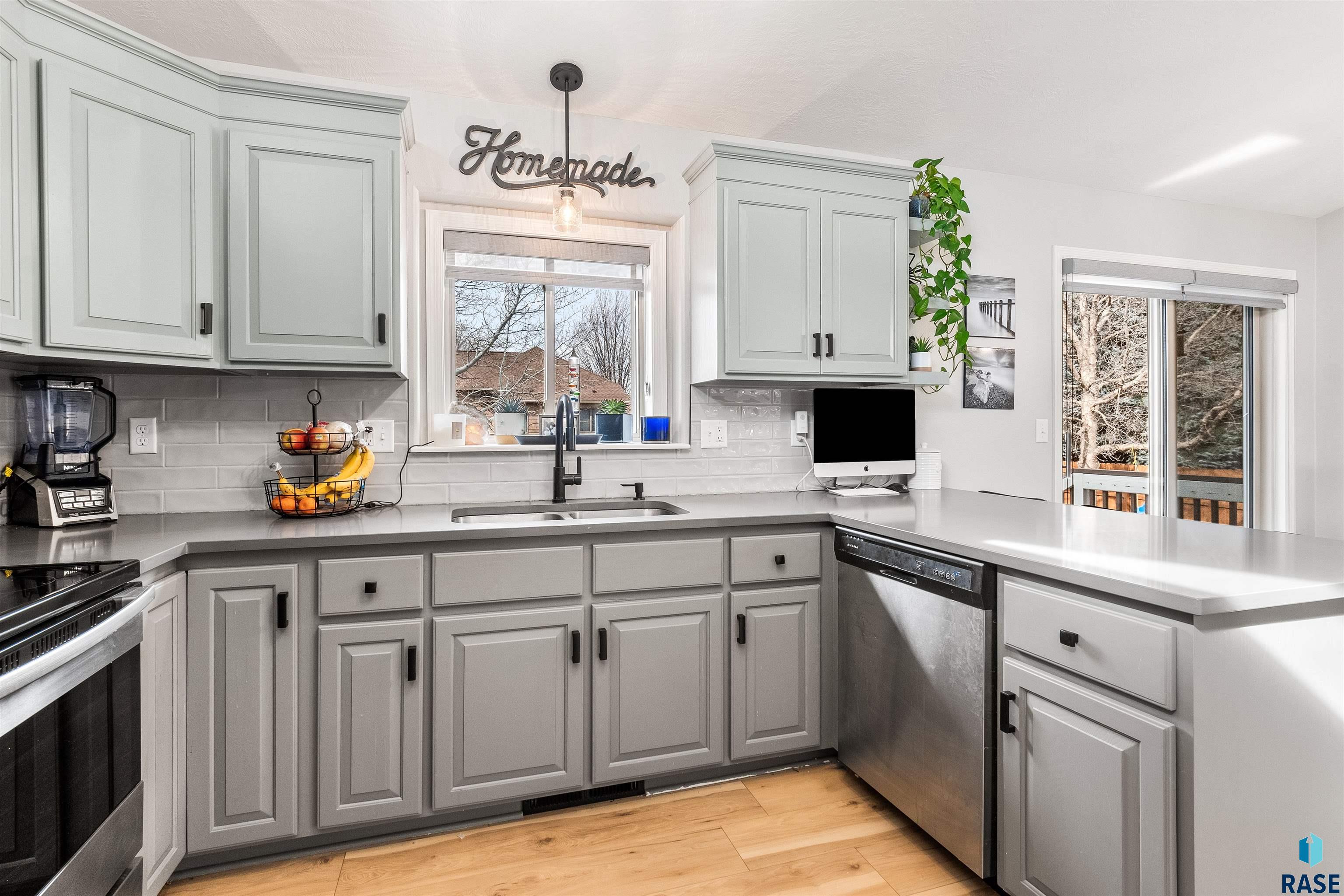 3421 S Moonflower Ave