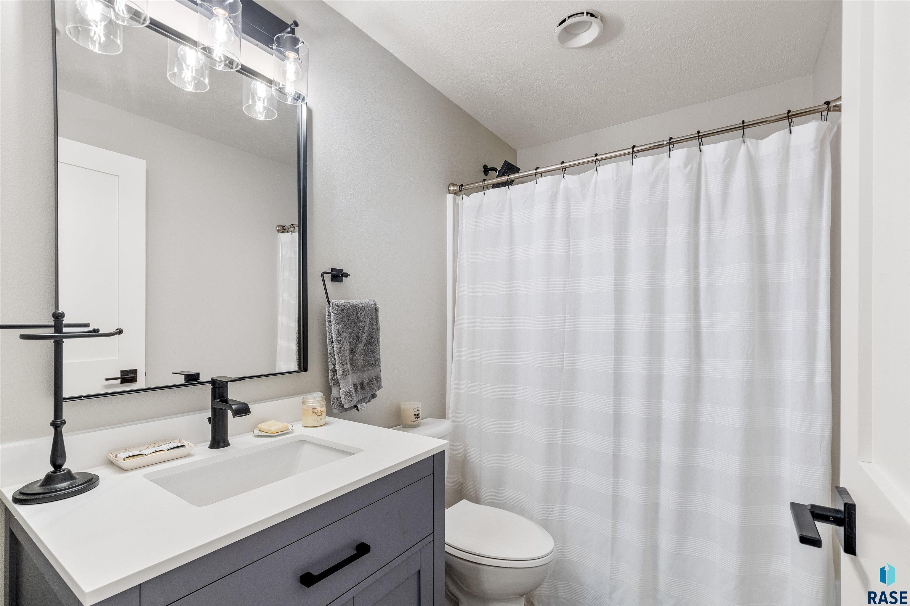 3421 S Moonflower Ave