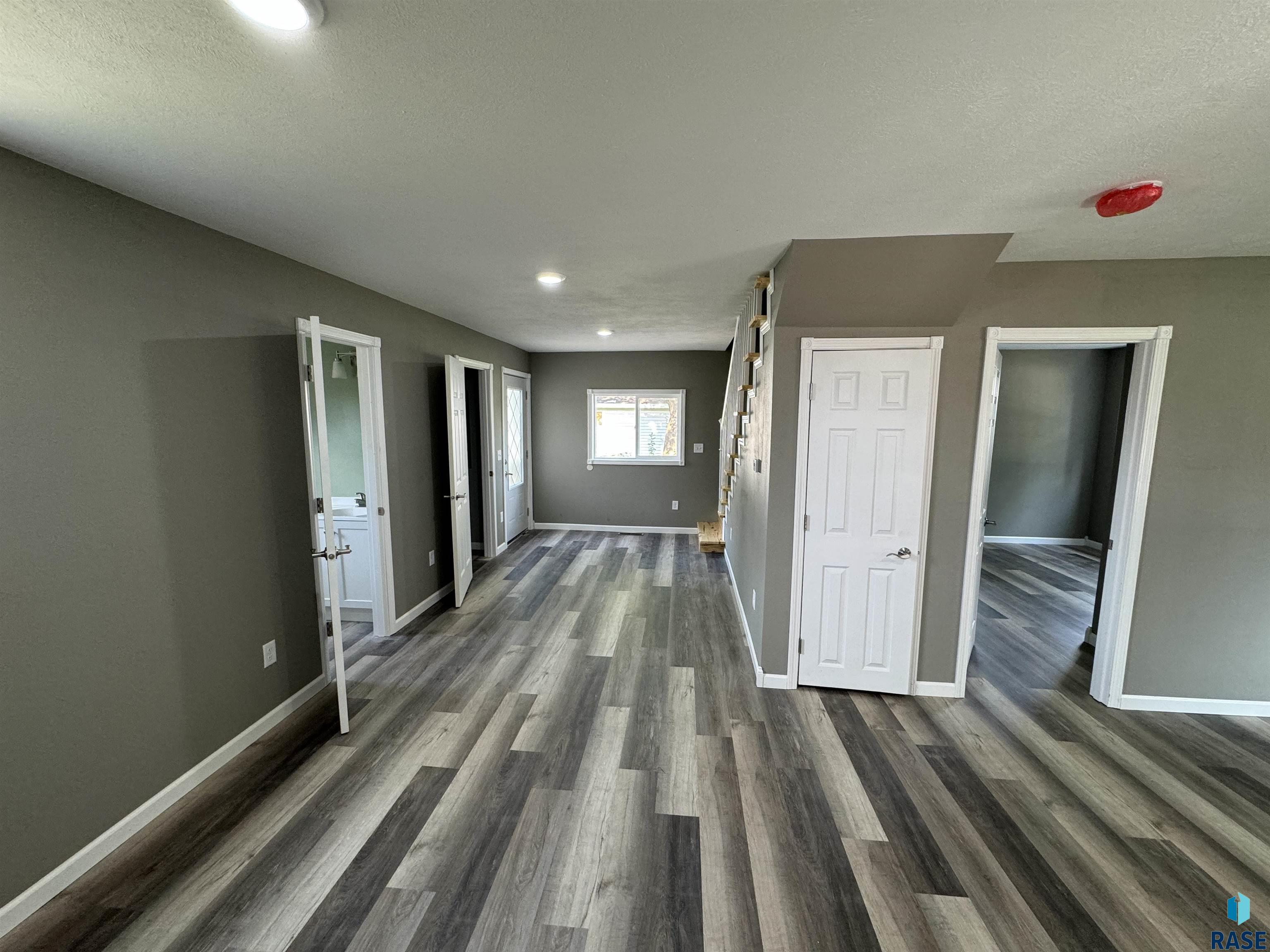 222 W 2nd St