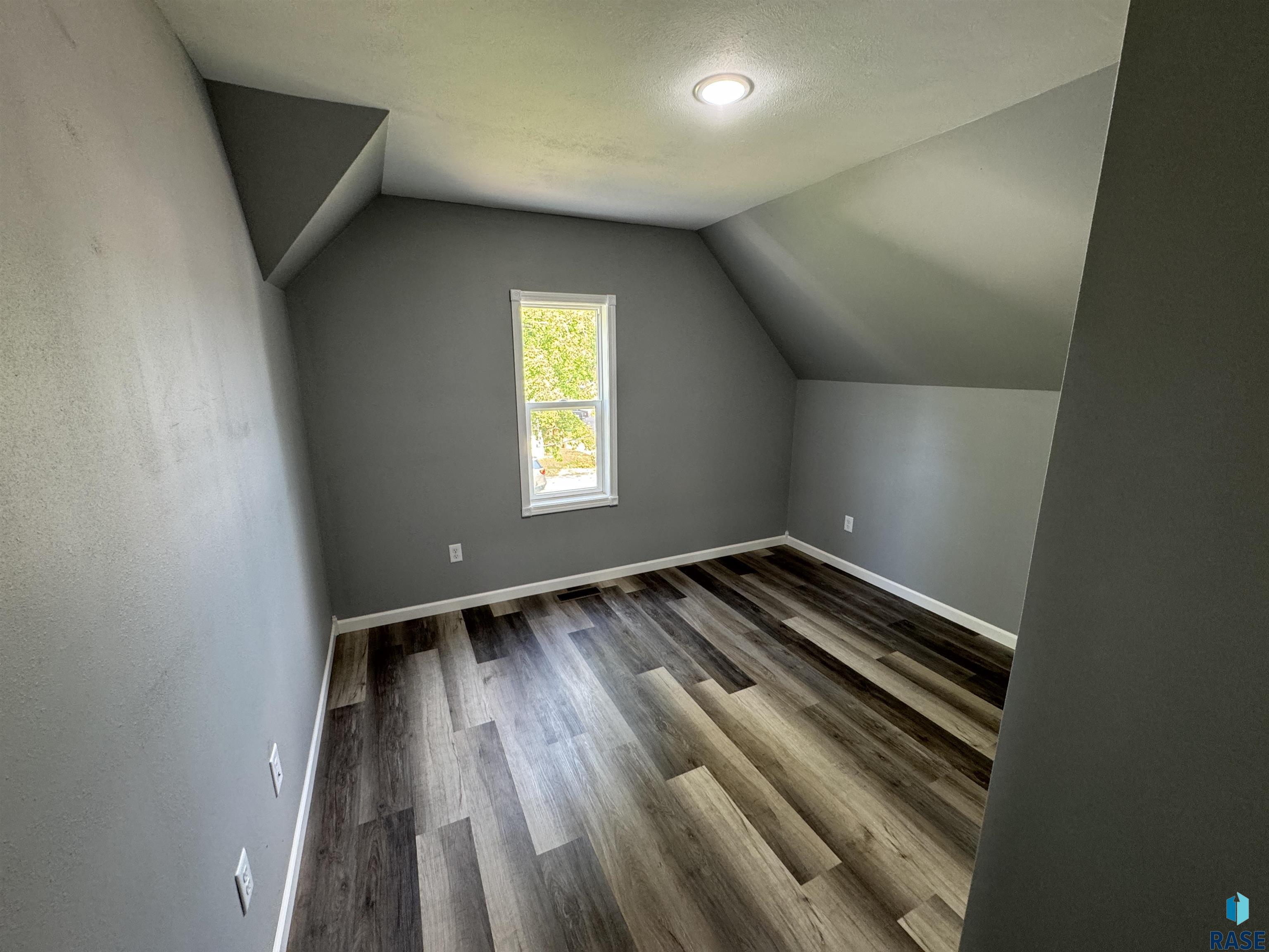 222 W 2nd St