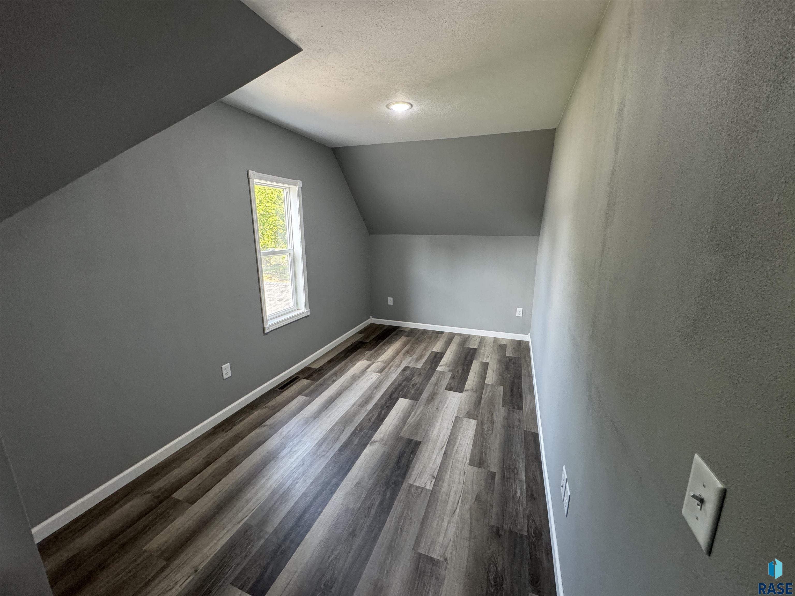 222 W 2nd St