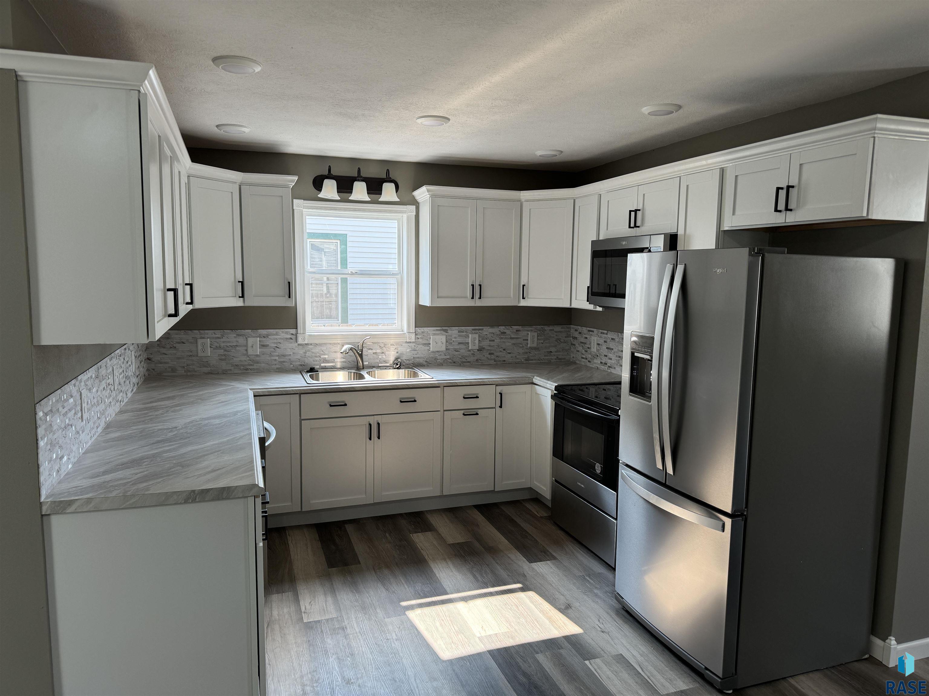 222 W 2nd St