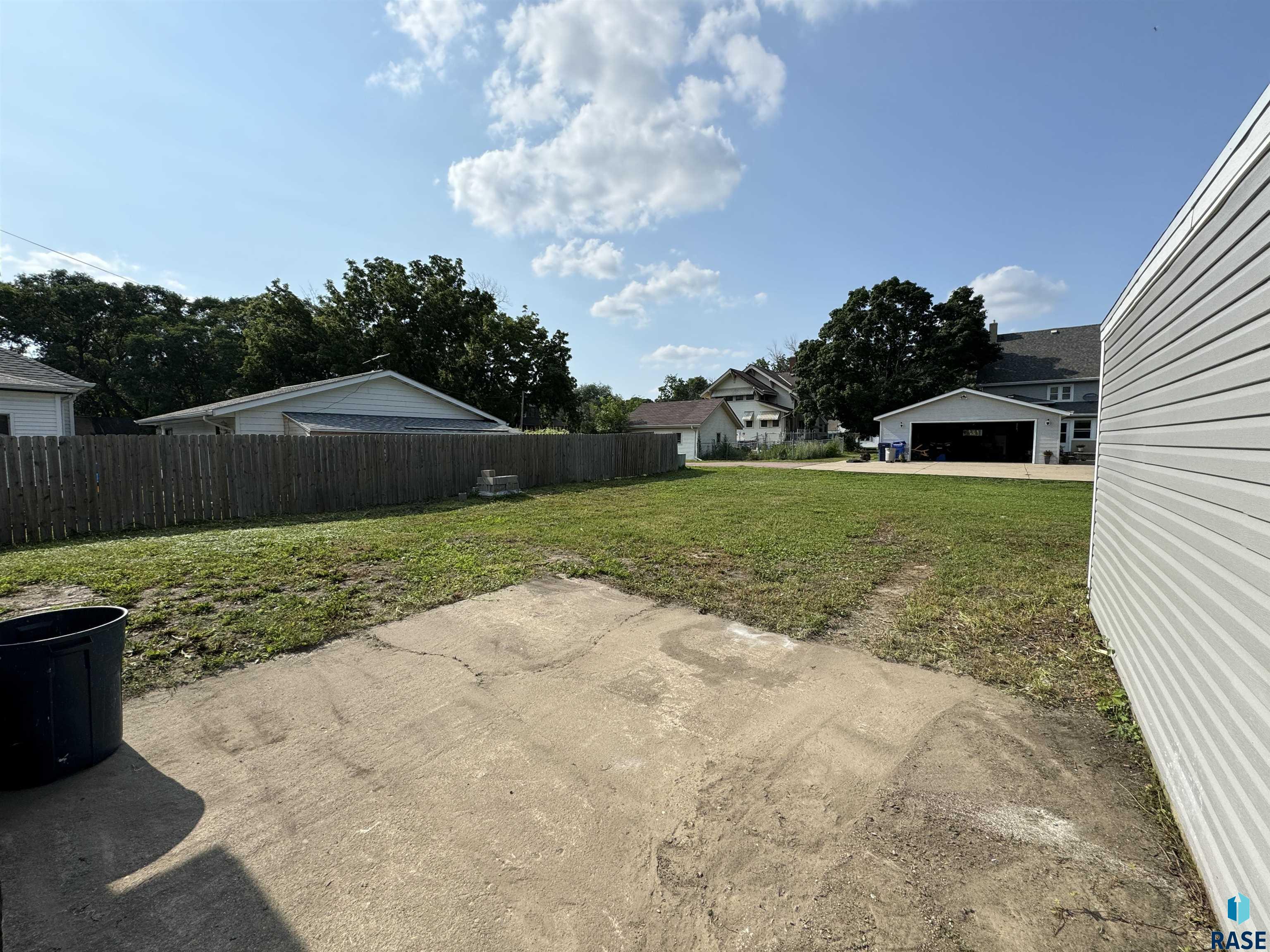 222 W 2nd St