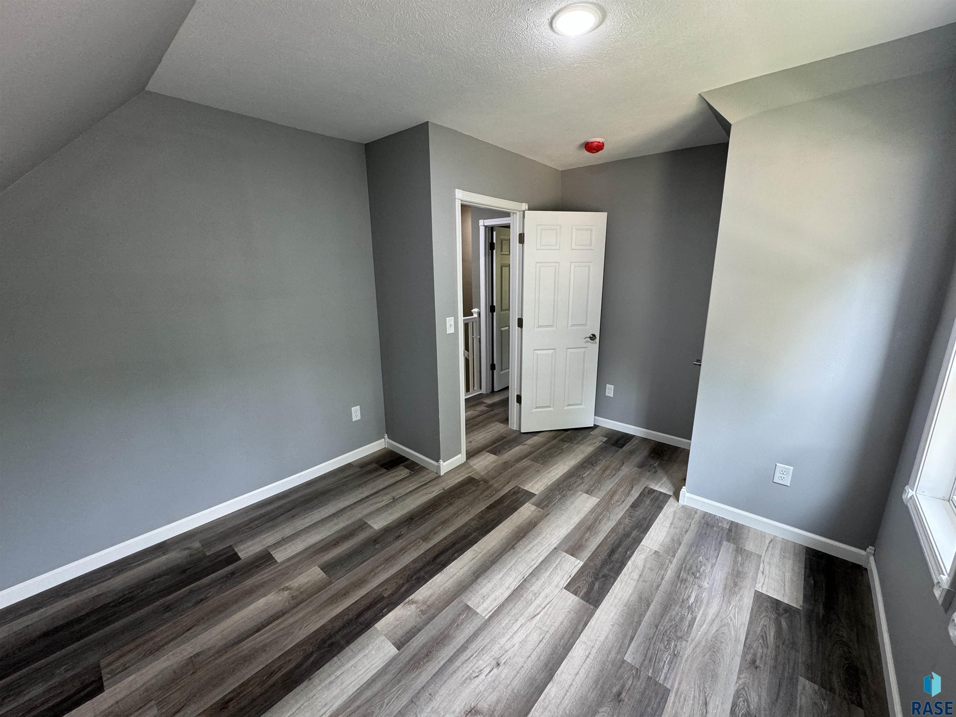 222 W 2nd St