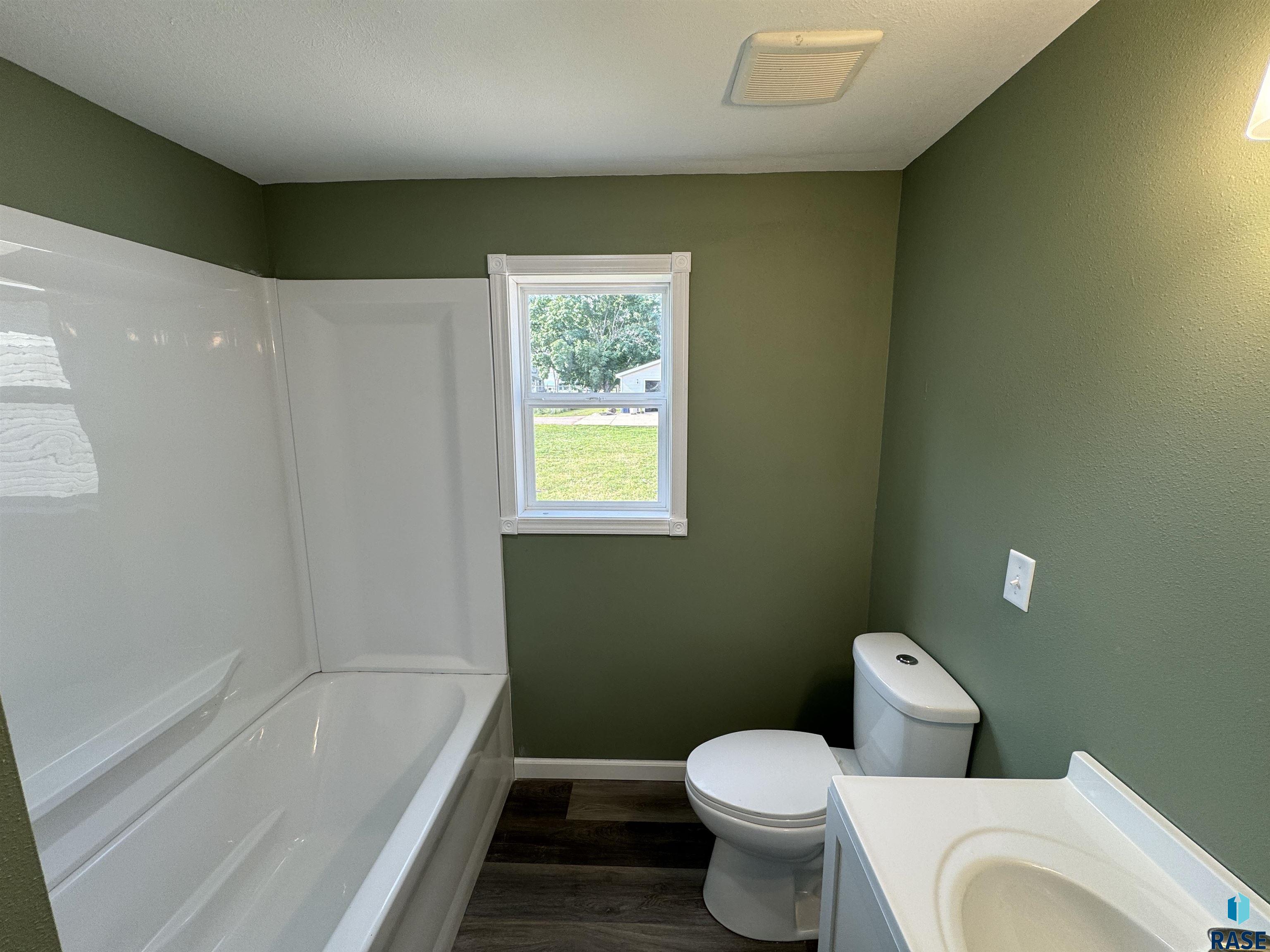 222 W 2nd St