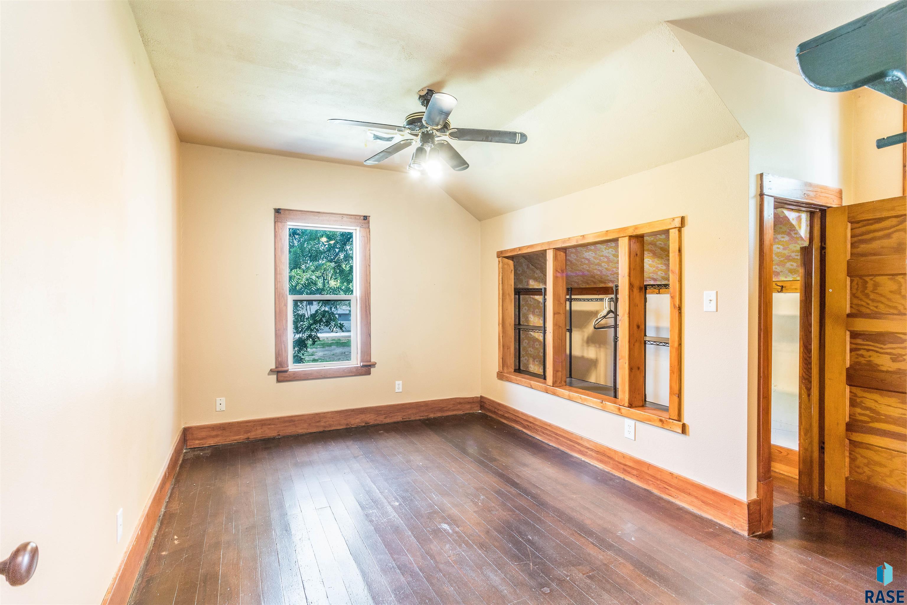 530 W Elm St