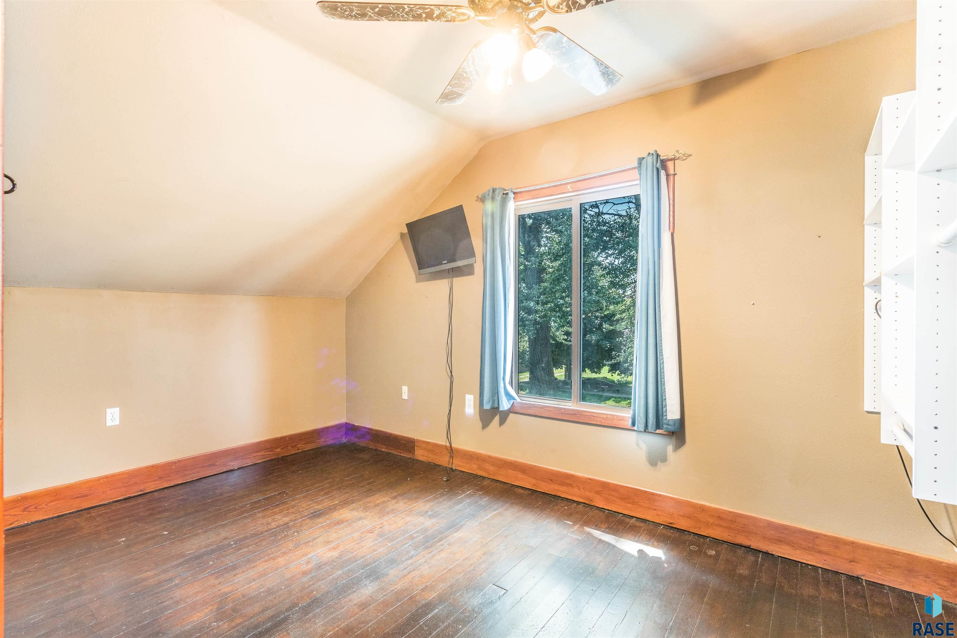 530 W Elm St