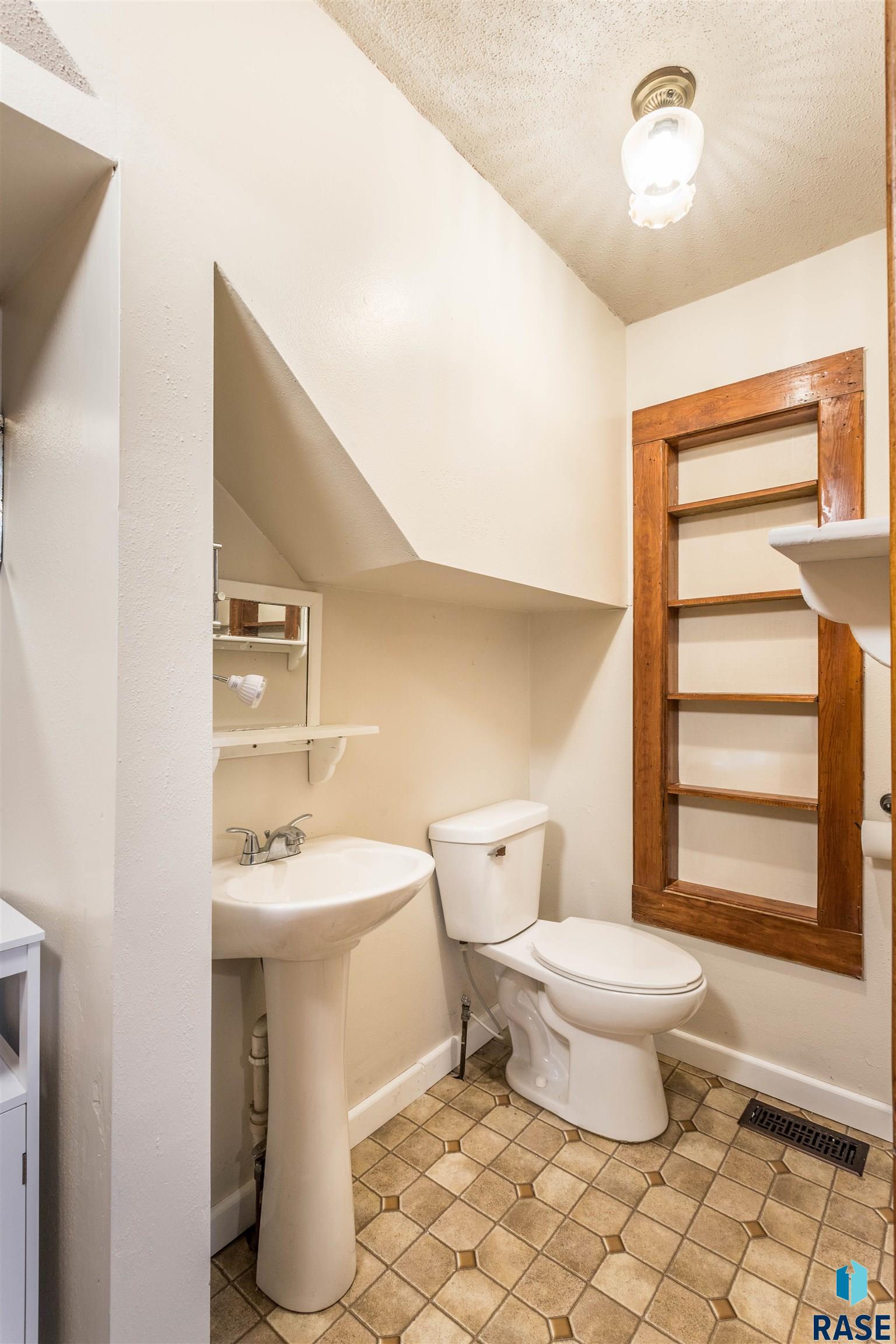 530 W Elm St