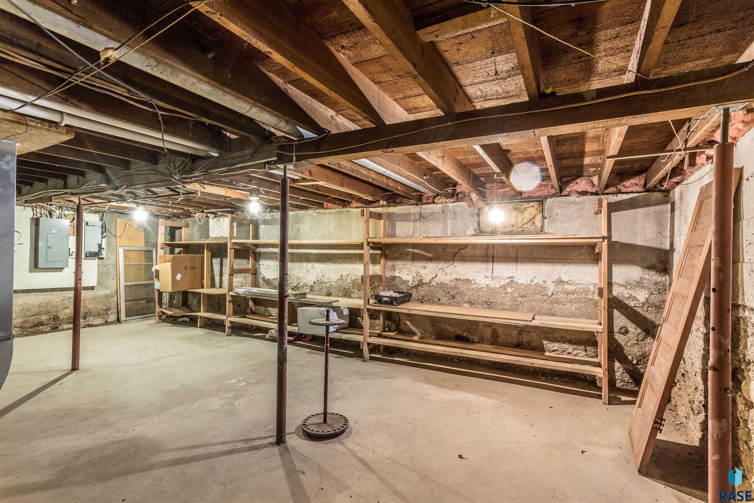 530 W Elm St