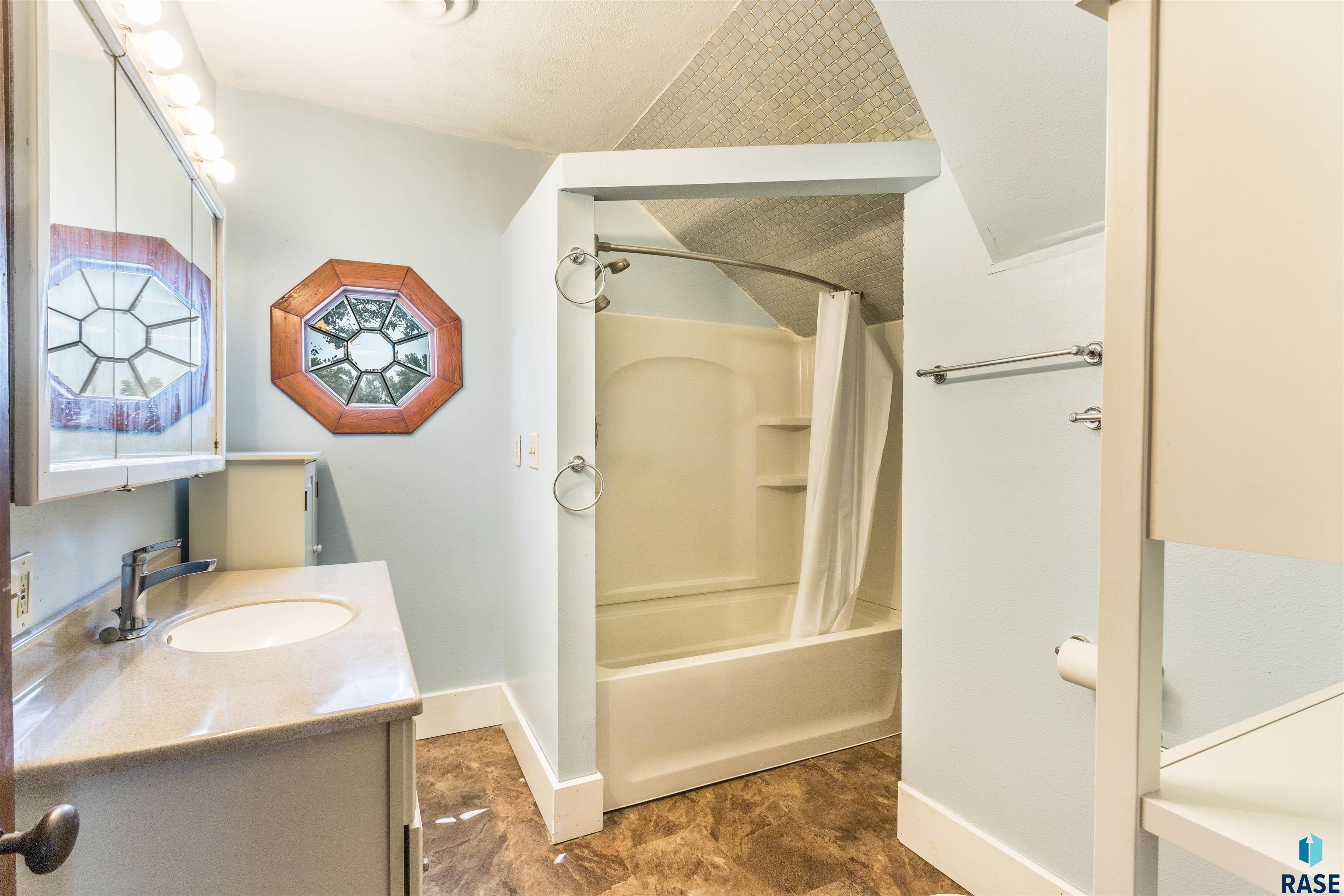 530 W Elm St