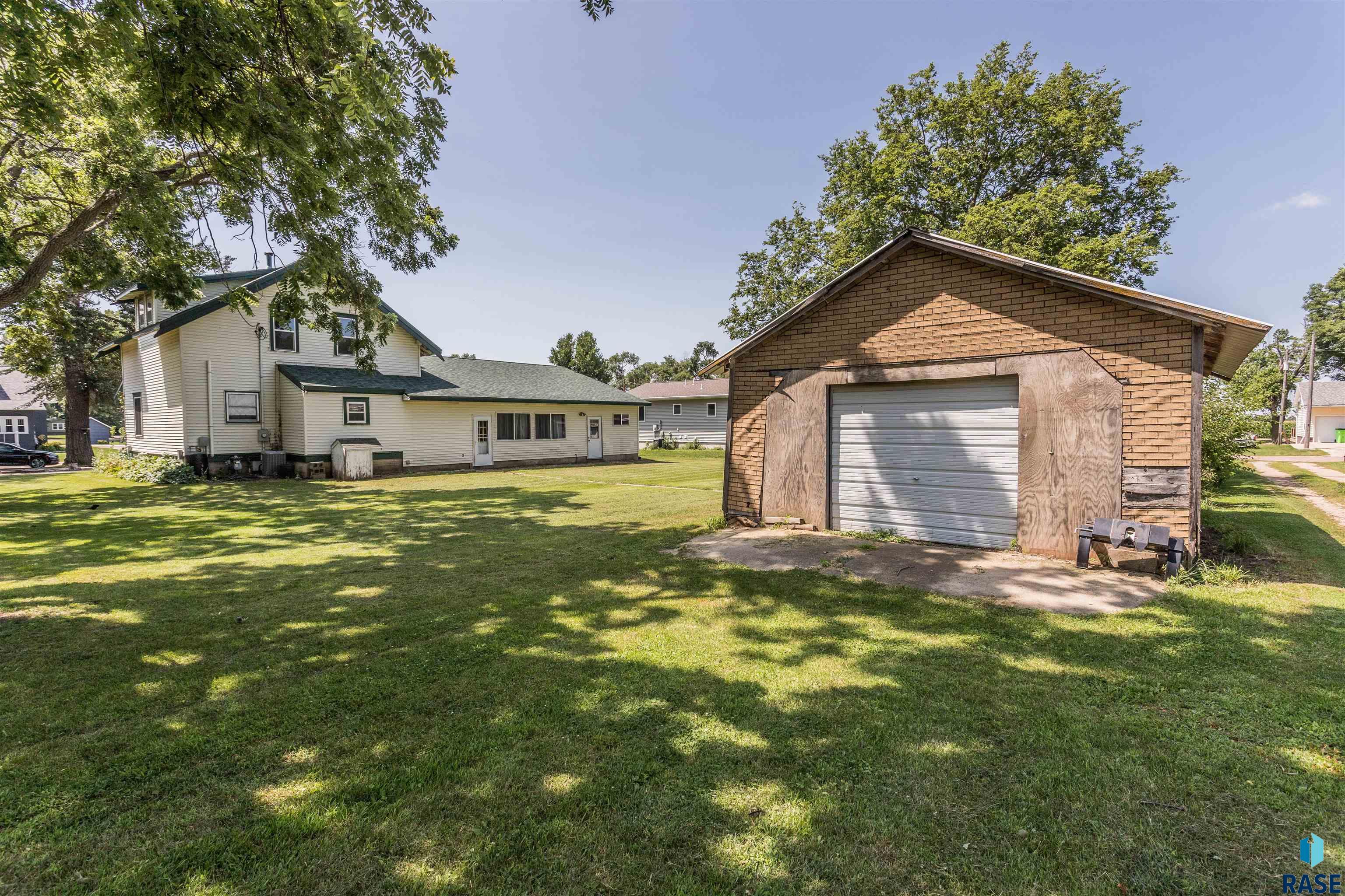 530 W Elm St