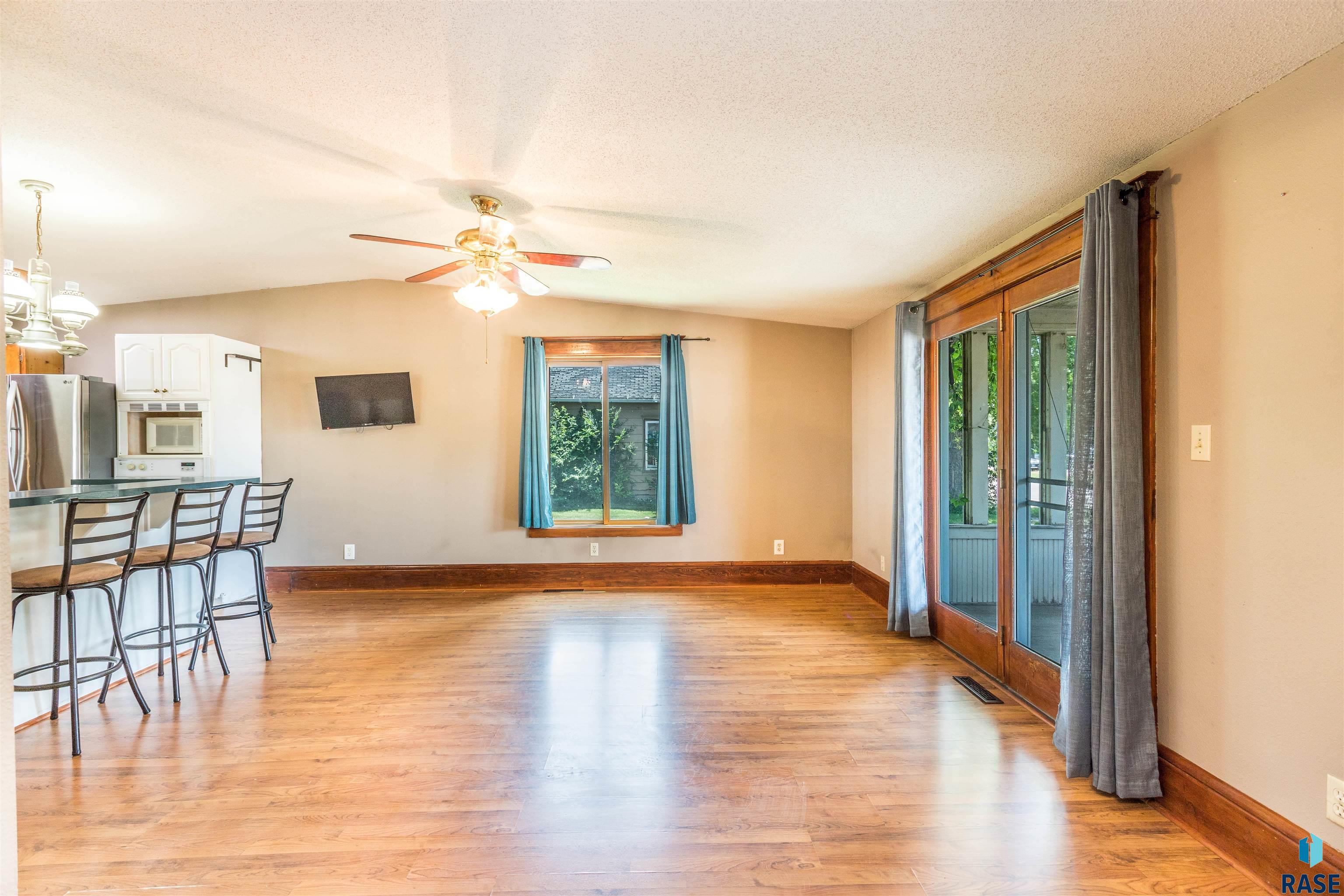 530 W Elm St