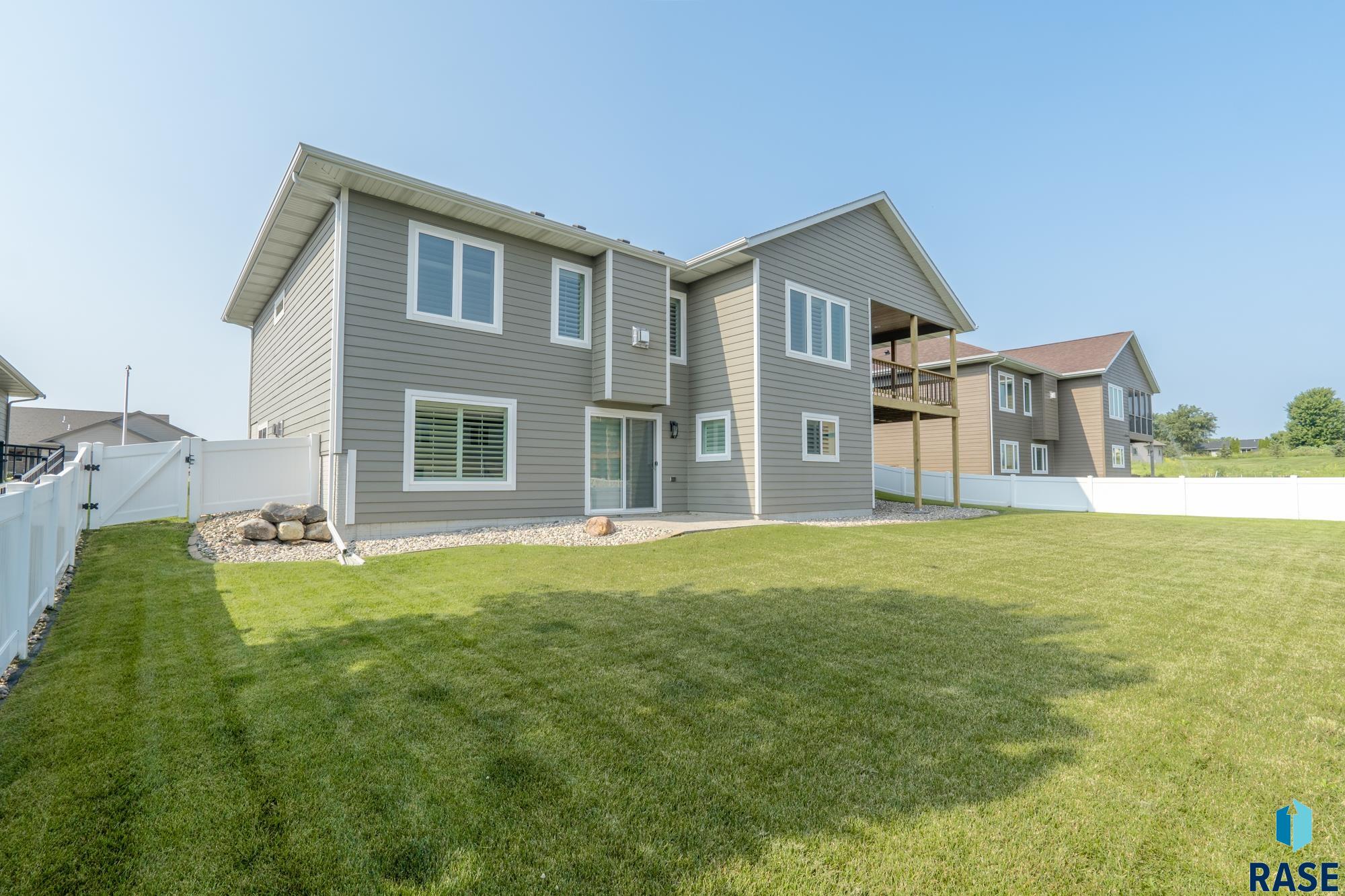 2420 E Tranquility Cir