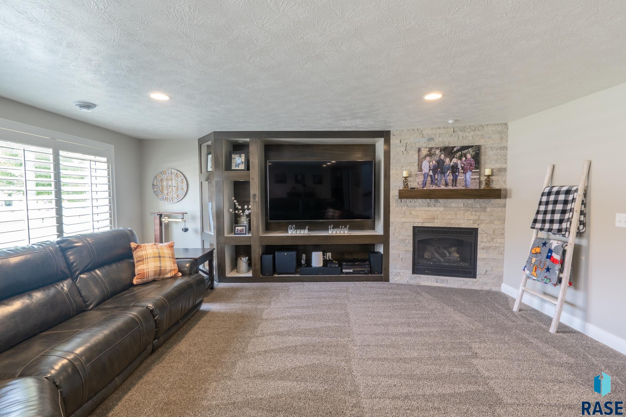 2420 E Tranquility Cir