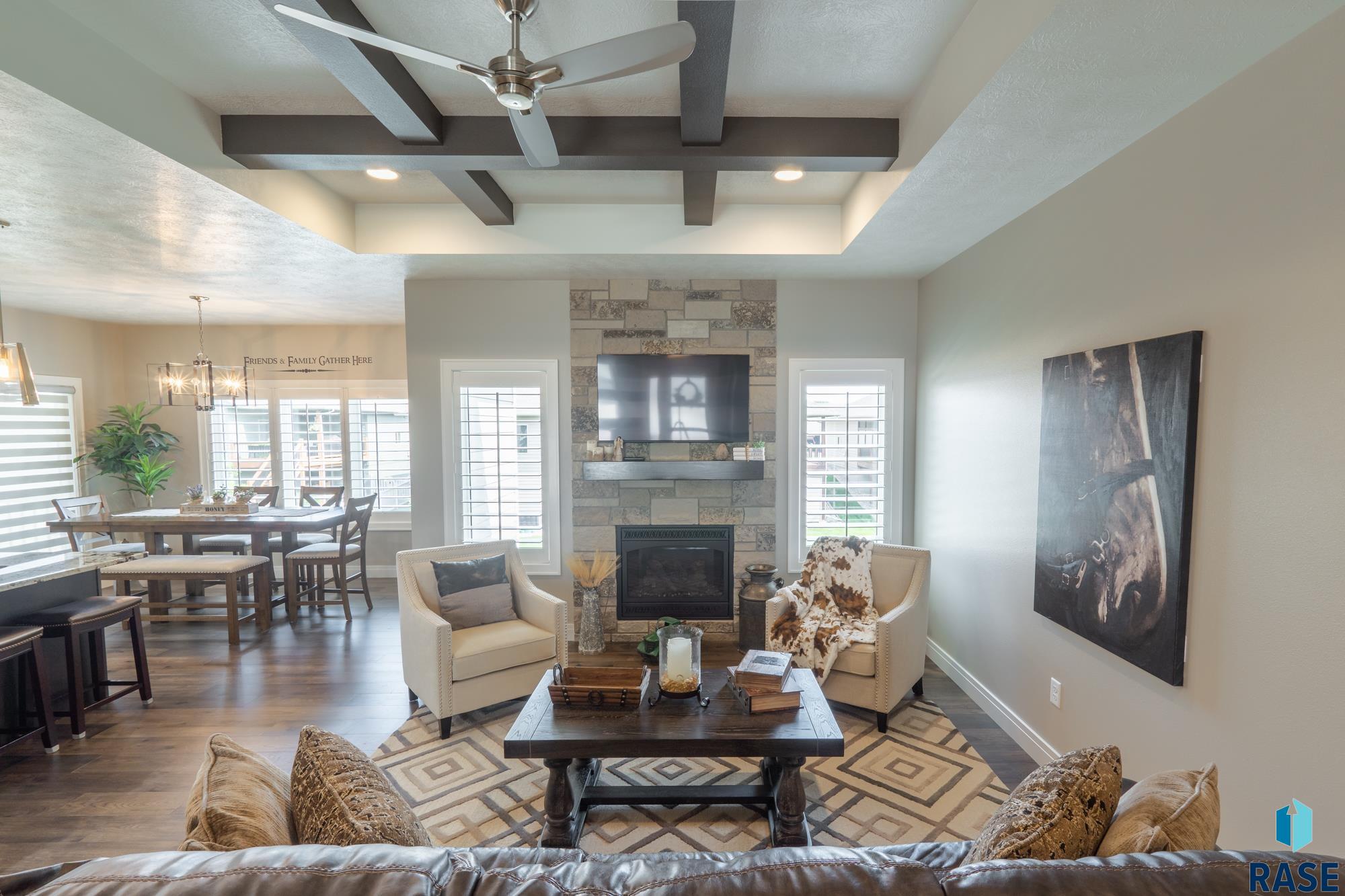 2420 E Tranquility Cir