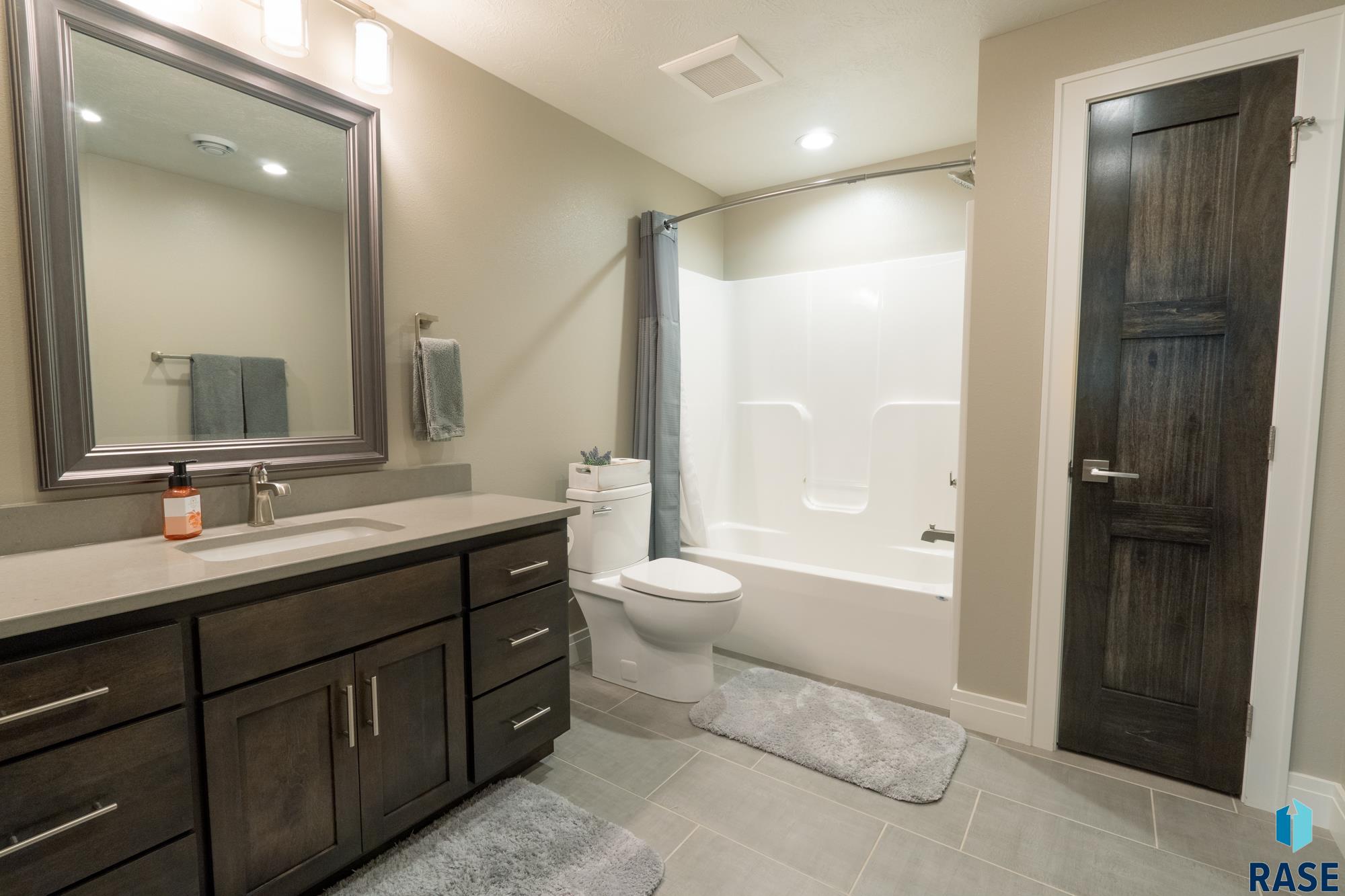 2420 E Tranquility Cir