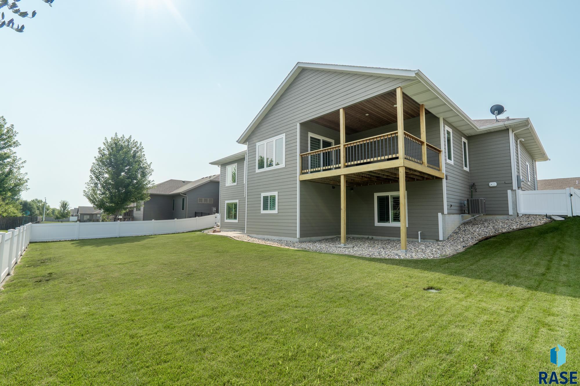 2420 E Tranquility Cir