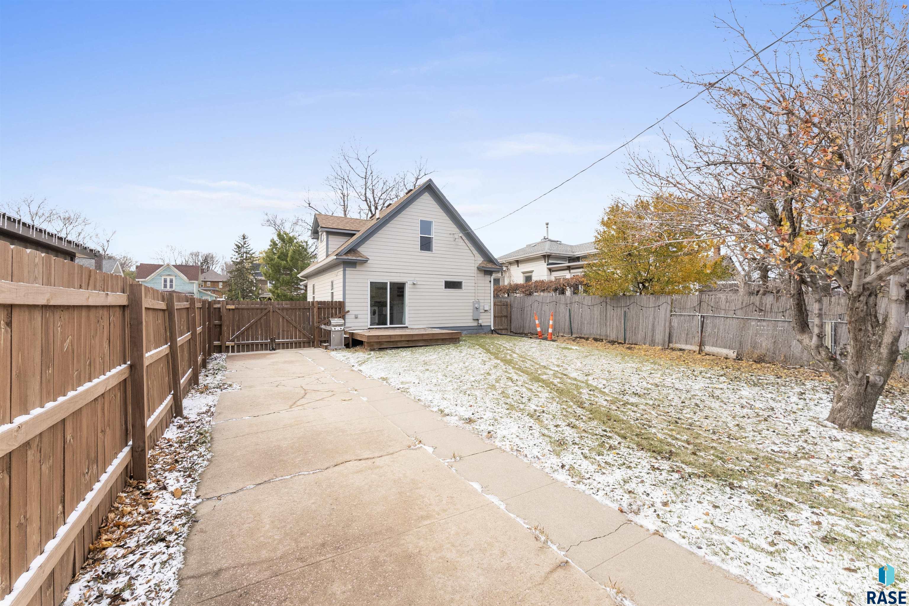 218 N Spring Ave