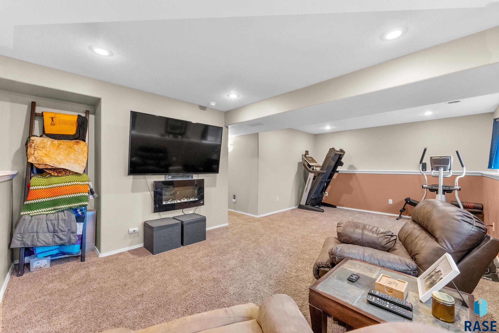 500 Almond Ave