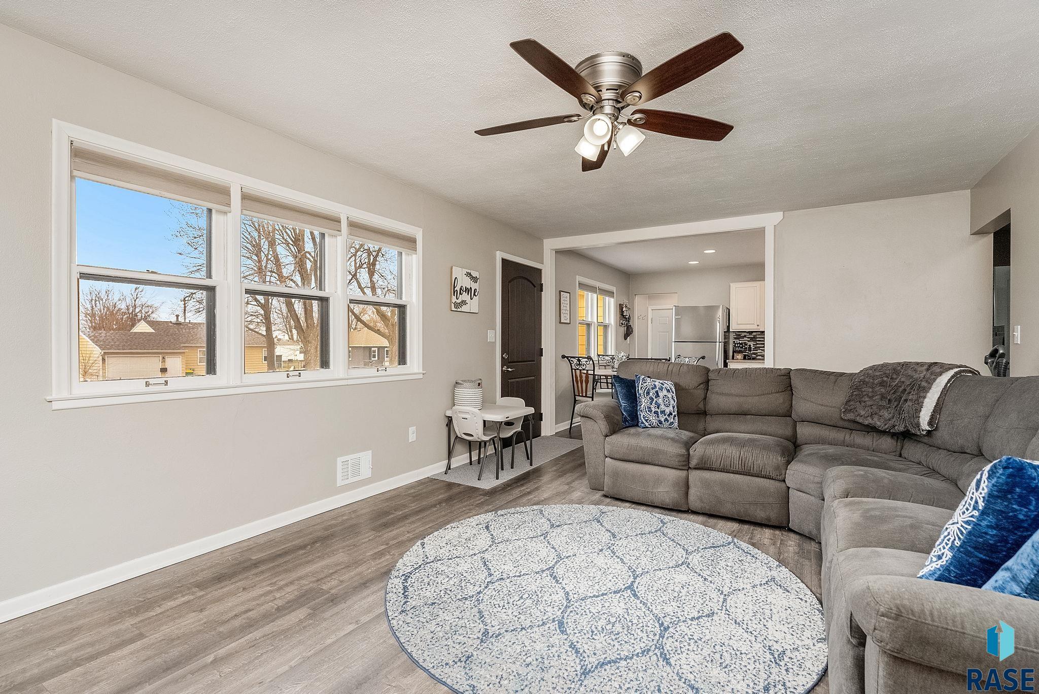 3008 E Claudette Dr