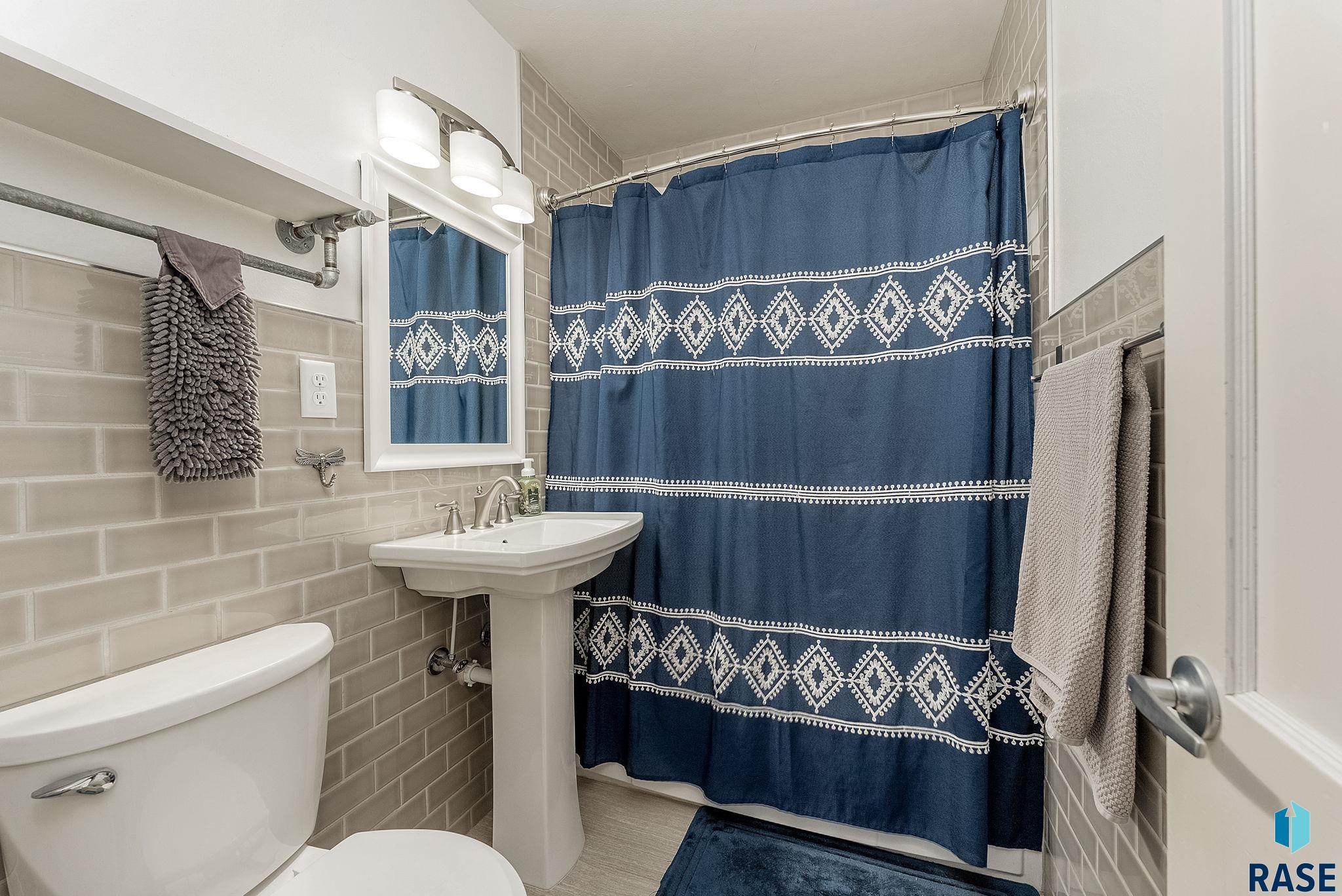 3008 E Claudette Dr