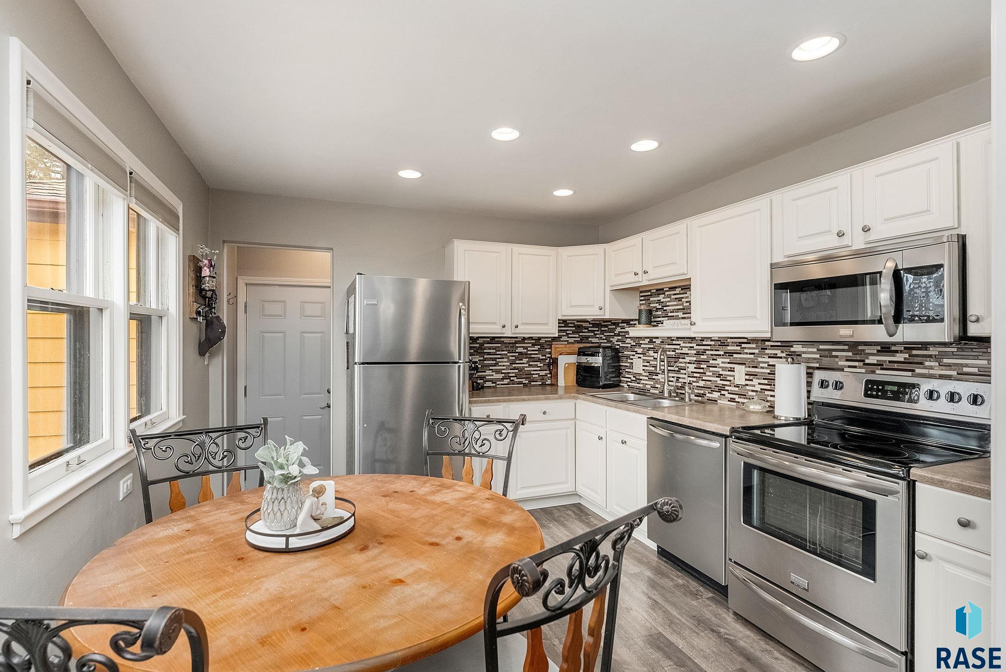 3008 E Claudette Dr