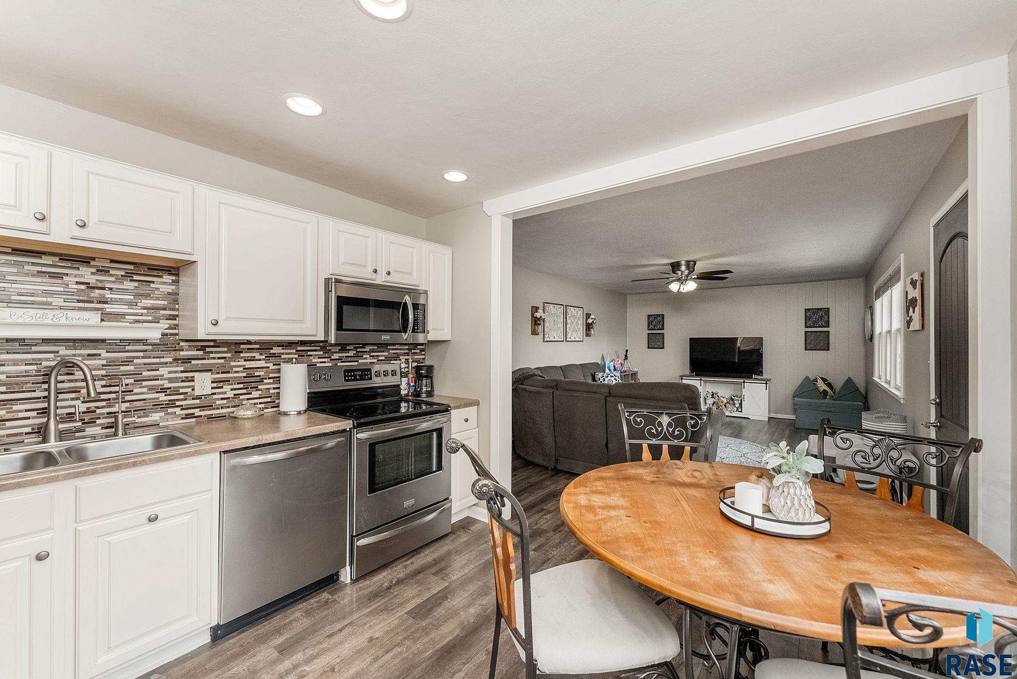 3008 E Claudette Dr