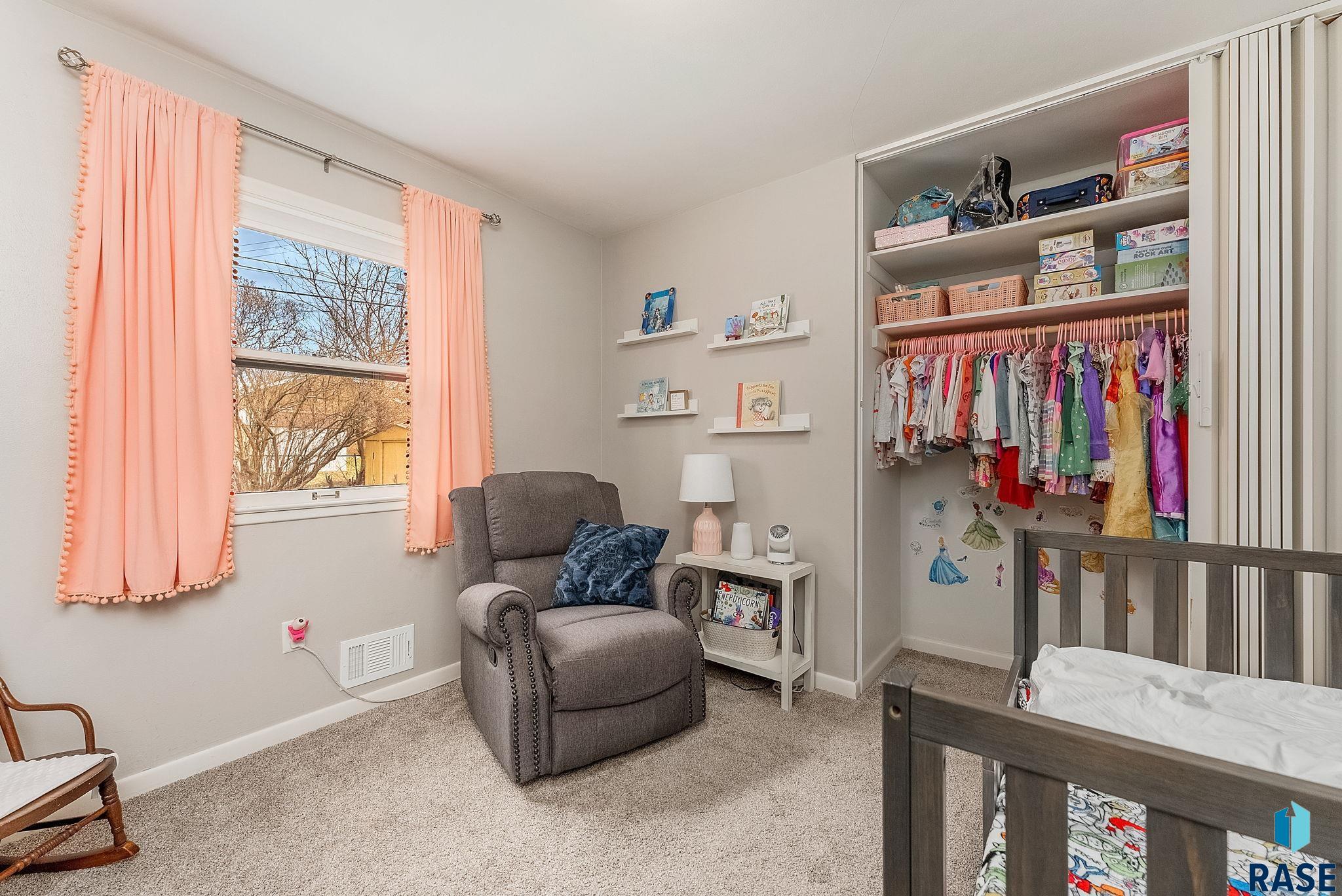 3008 E Claudette Dr