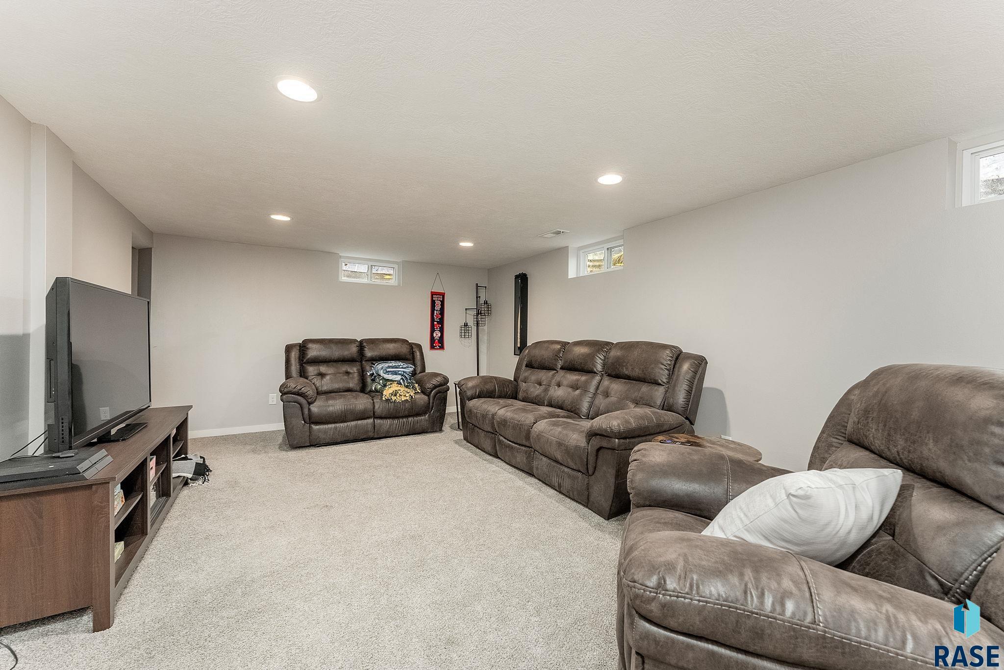 3008 E Claudette Dr