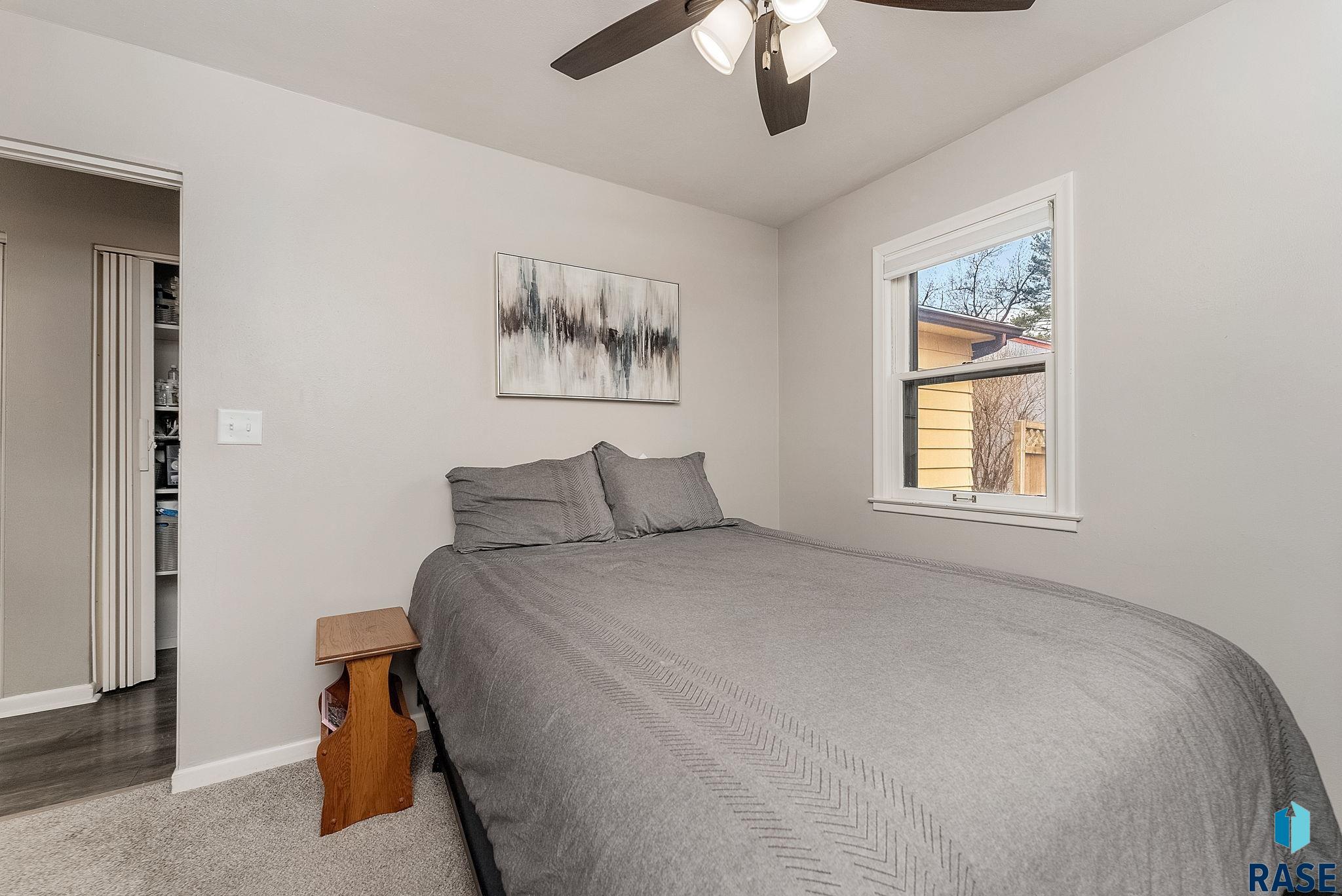 3008 E Claudette Dr
