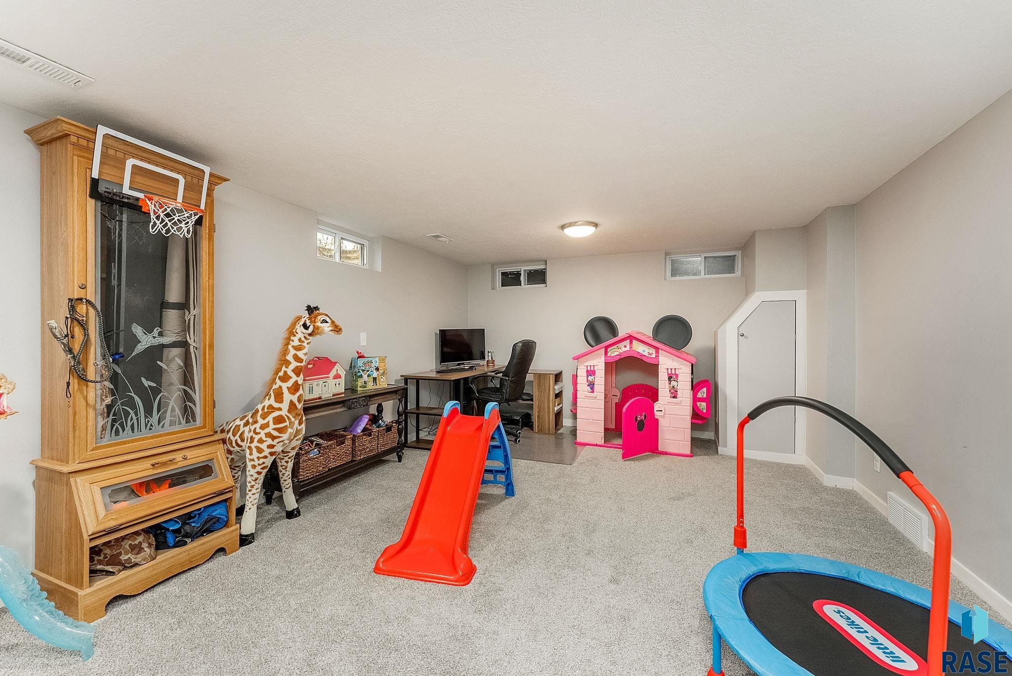 3008 E Claudette Dr