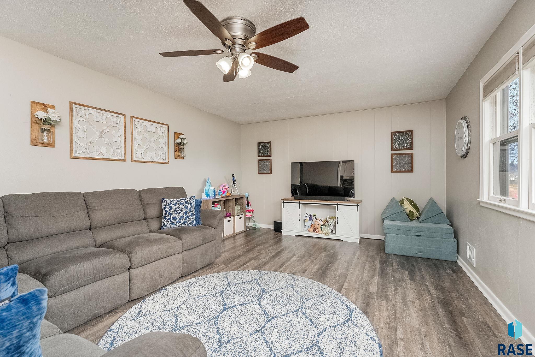 3008 E Claudette Dr