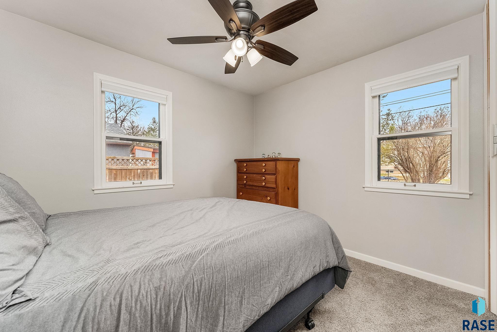 3008 E Claudette Dr