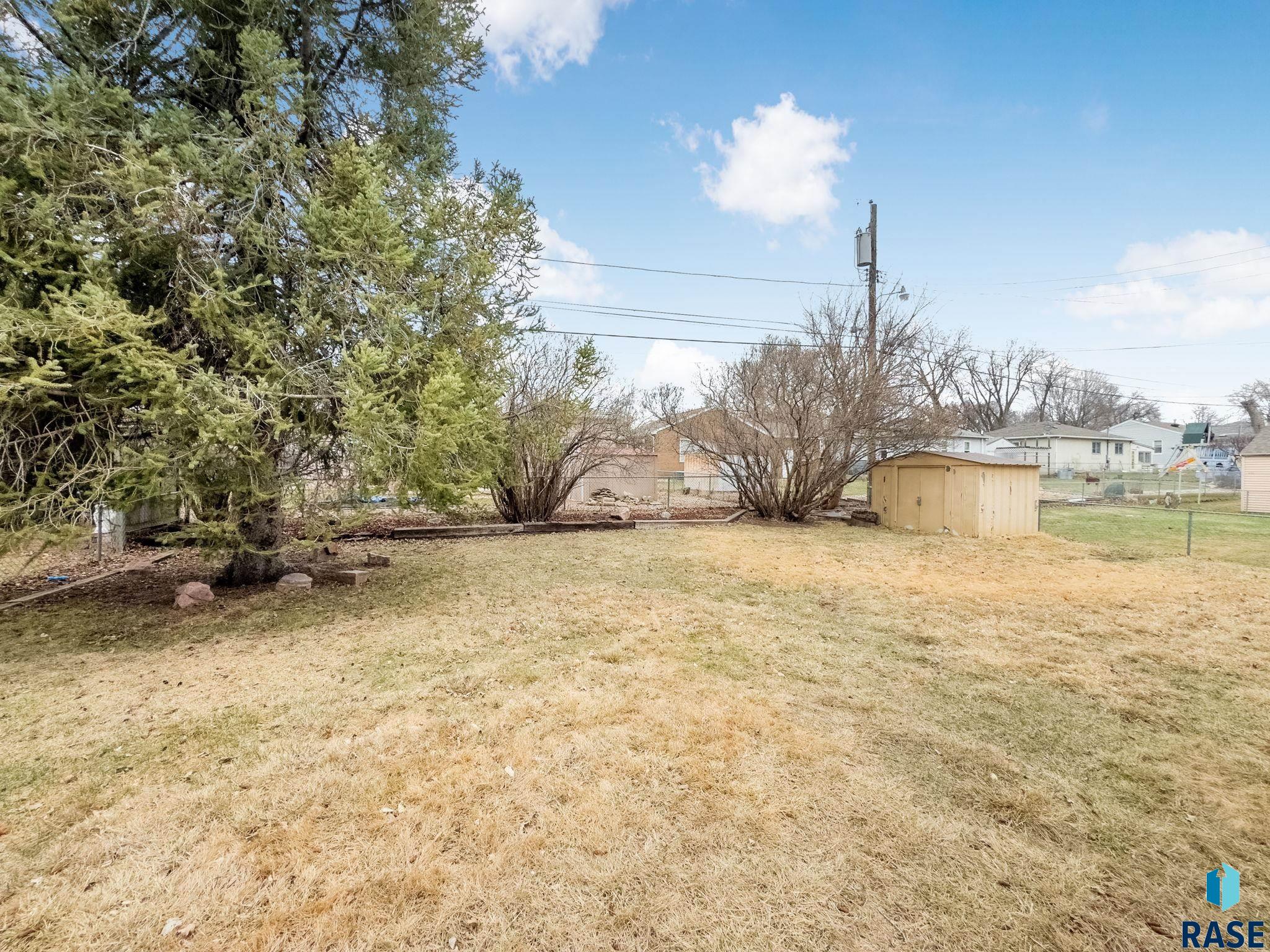 3008 E Claudette Dr