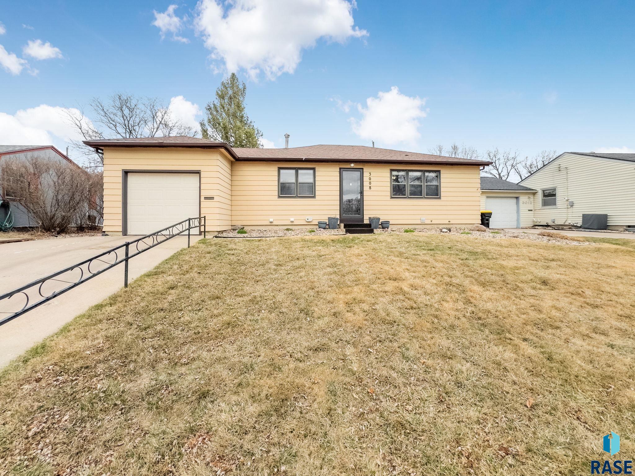 3008 E Claudette Dr