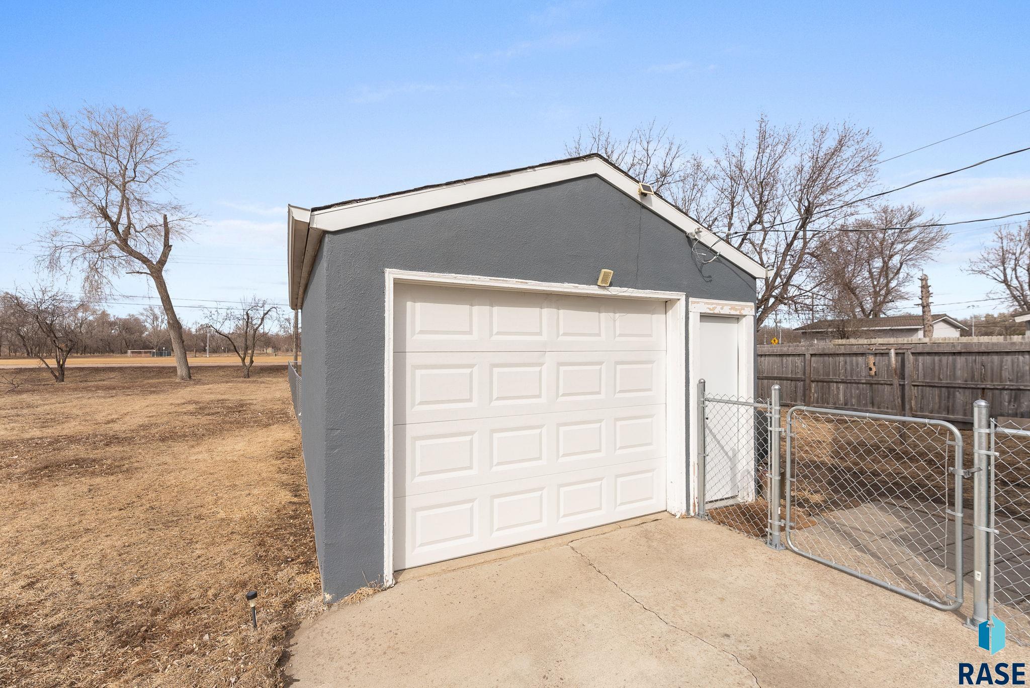 110 W Rose St