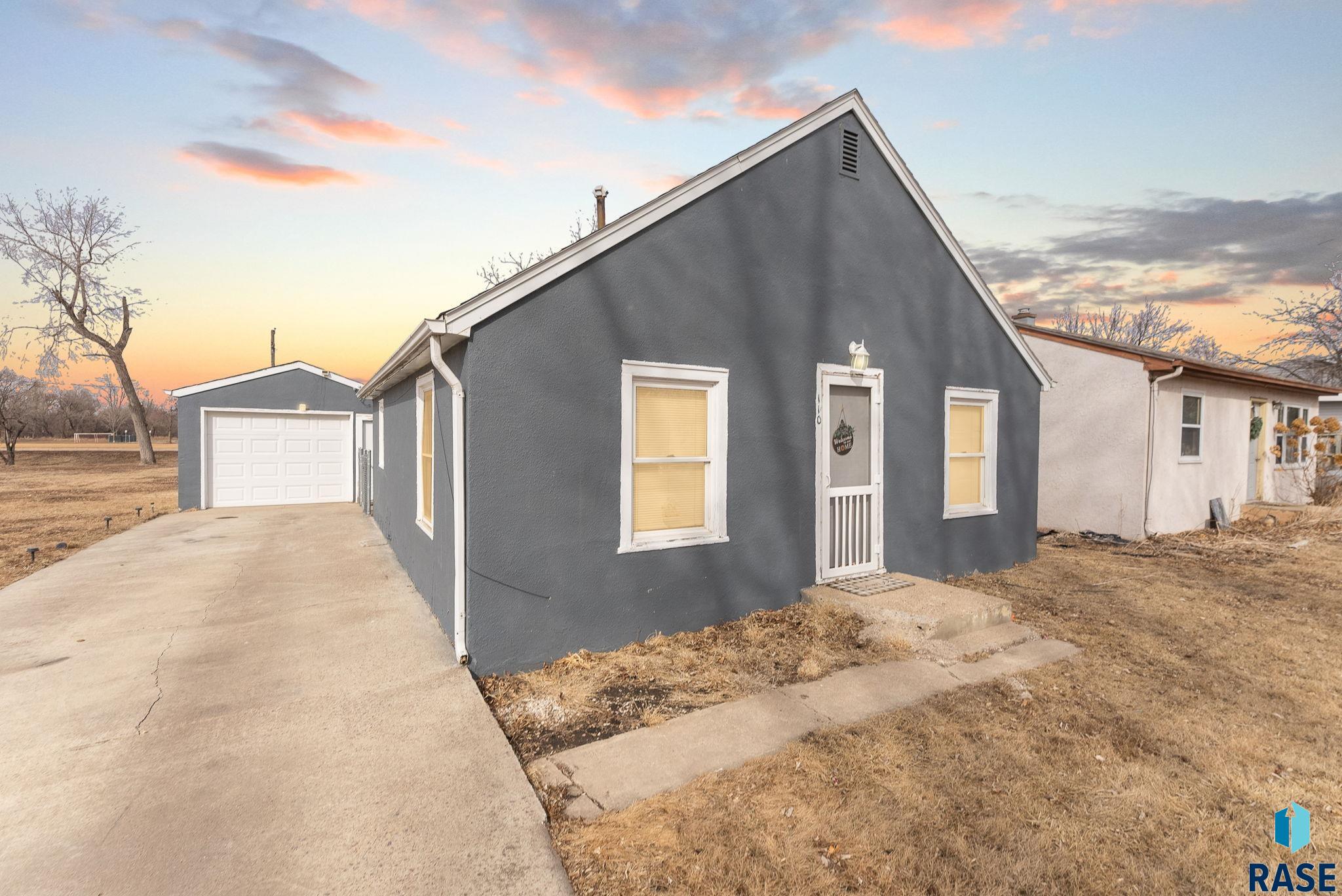 110 W Rose St