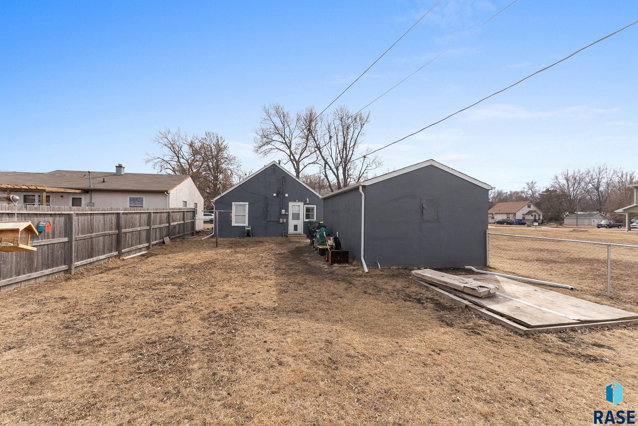 110 W Rose St