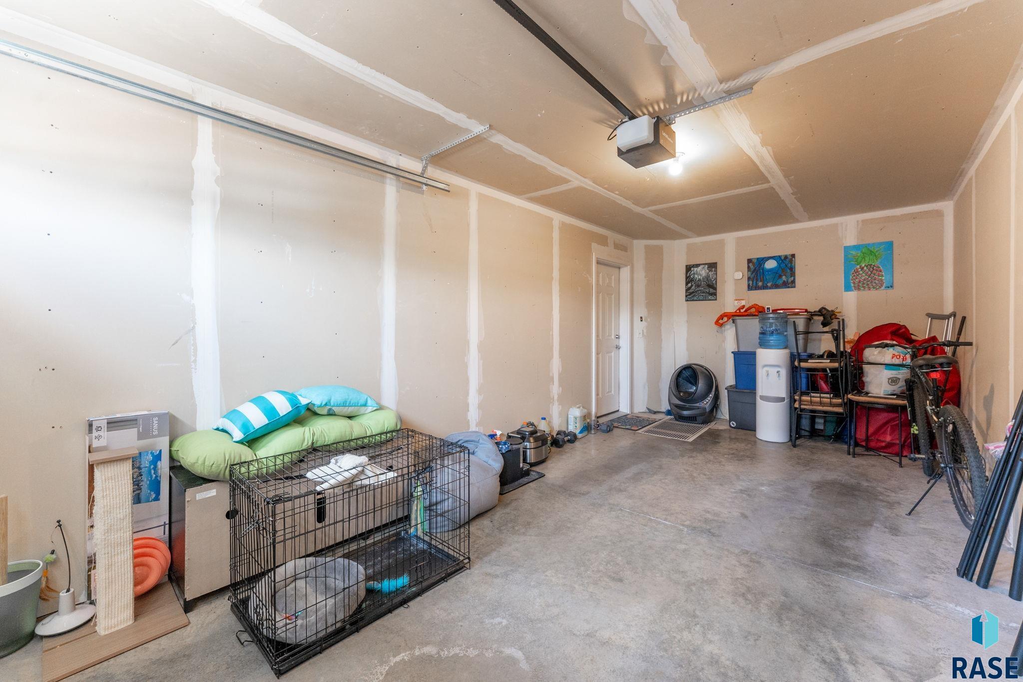 872 S Sycamore Ave Unit: 3
