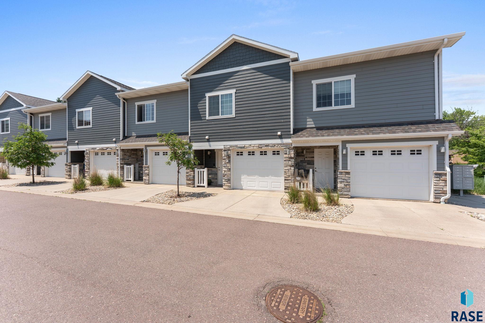 872 S Sycamore Ave Unit: 3