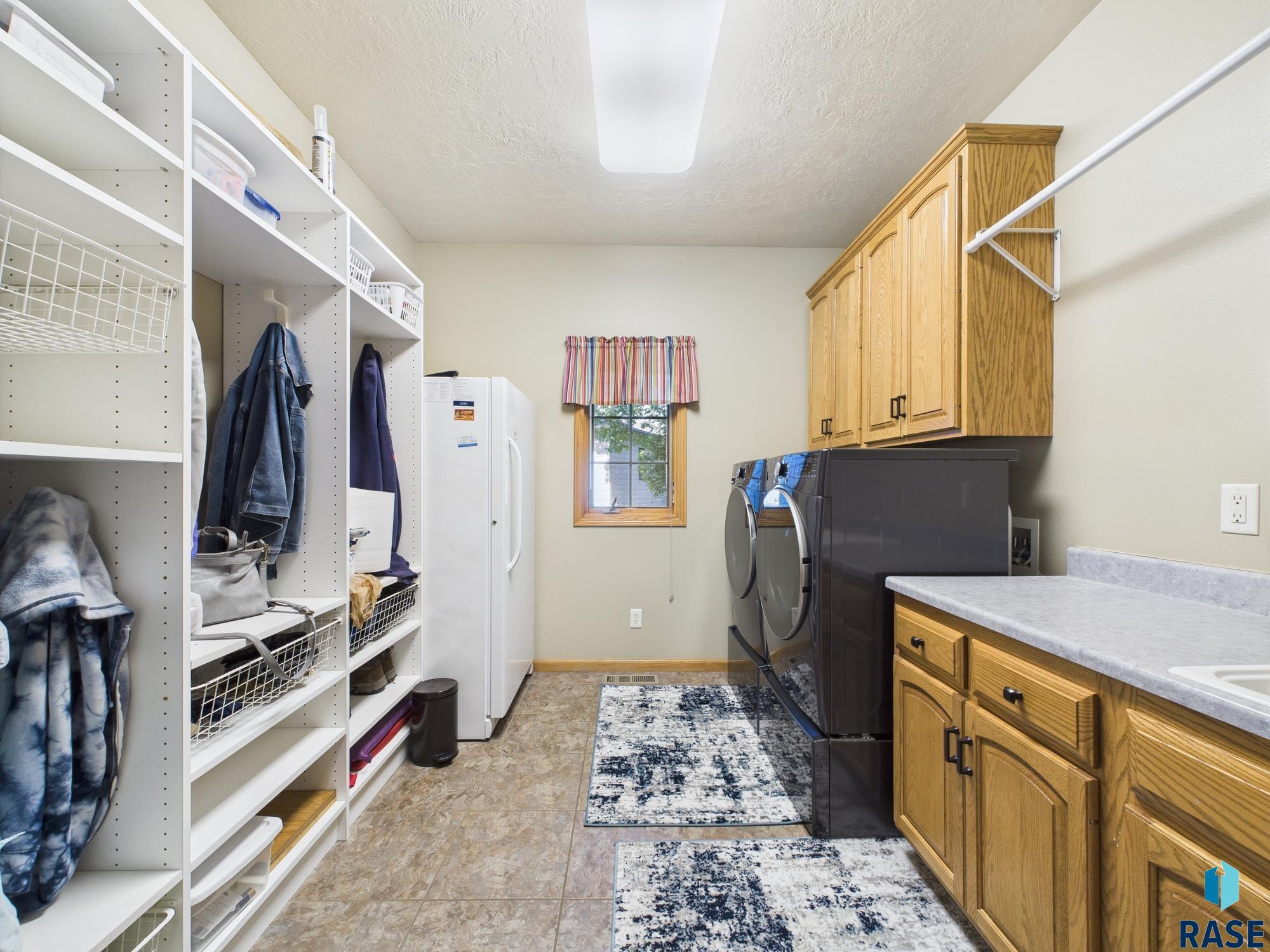 6908 W Stoney Creek St